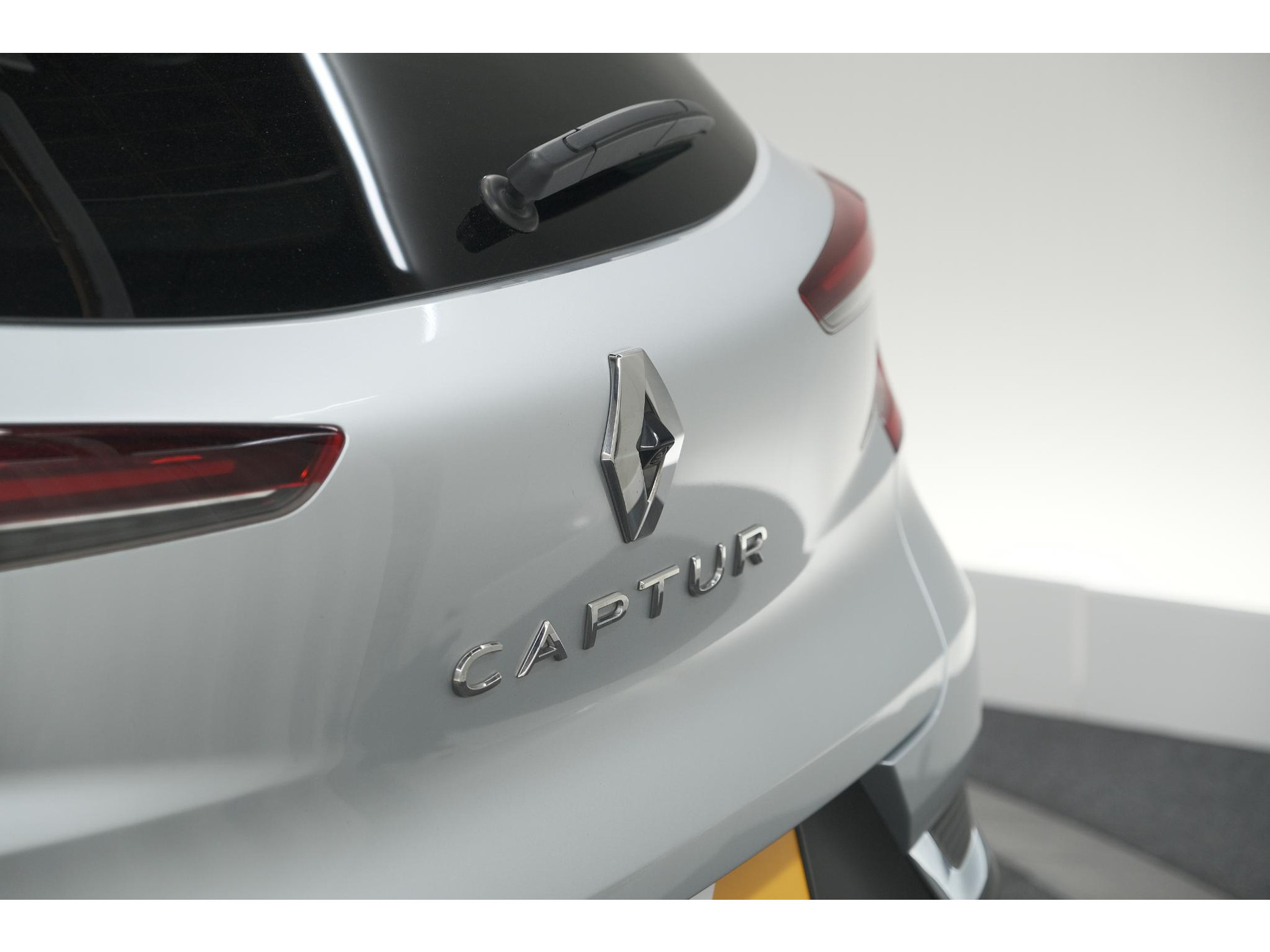 Renault Captur TCe 140 EDC Techno | Camera | 9.3 Inch Groot Scherm | Stoelverwarming | Apple Carplay