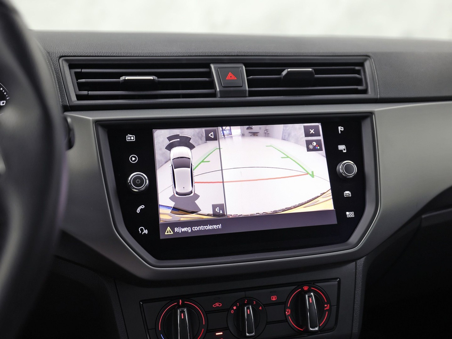 SEAT Ibiza 1.0 TSI Sport (GROOT NAVI, APPLE CARPLAY, GETINT GLAS, CAMERA, CRUISE, LM VELGEN, NIEUWE APK, NIEUWSTAAT)