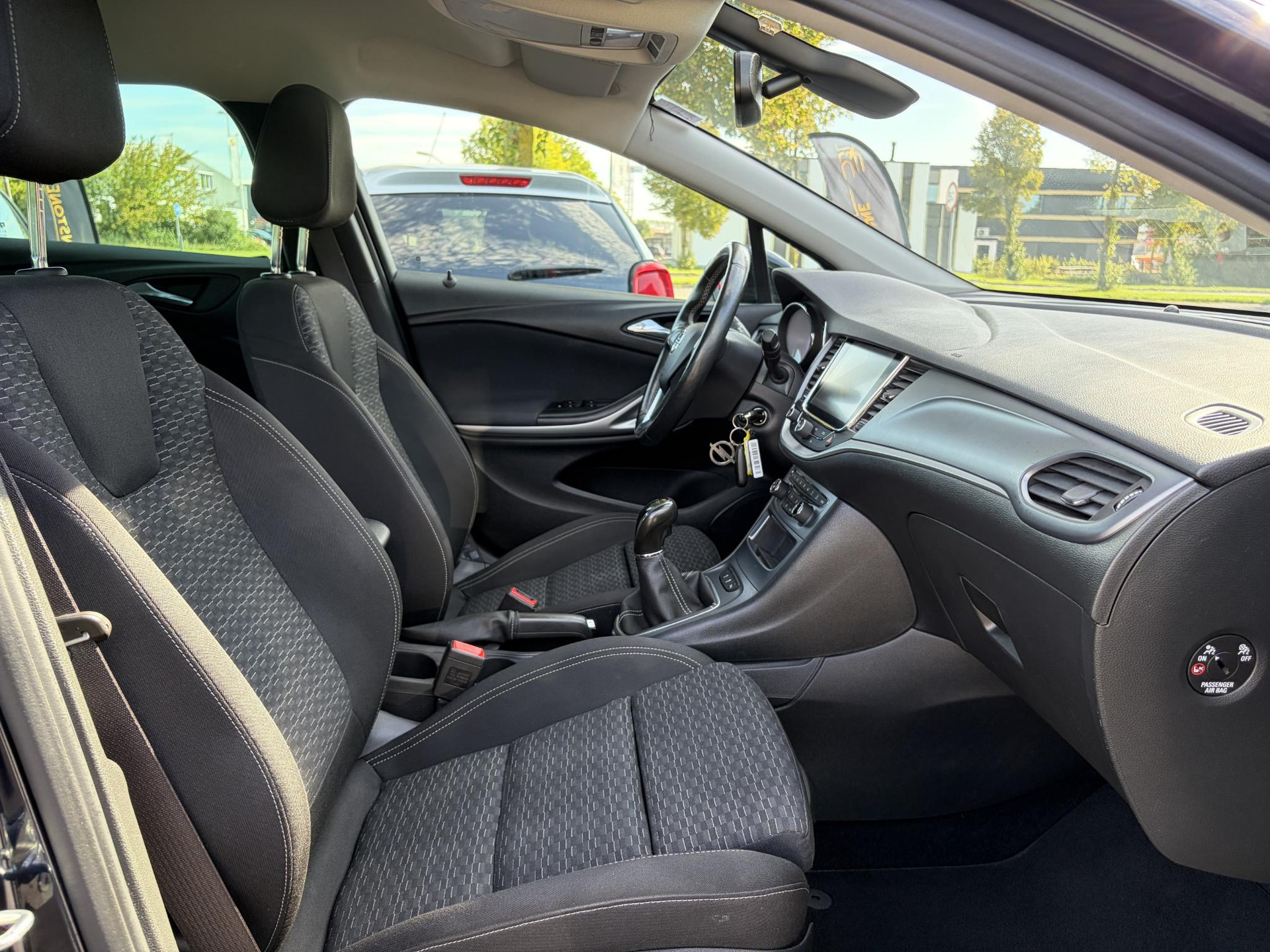 Opel Astra Sports Tourer 1.4 Turbo Online Edition ✓150pk✓2e Eigenaar✓Camera✓Carplay✓Navi✓Pdc V+A✓Stoelverw✓Stuurverw✓Clima✓Cruise✓Lm velgen✓6 Bak✓Comfortstoelen✓Dealer Onderhouden✓N.A.P✓Bj 12-2018✓Apk tot 01-2027