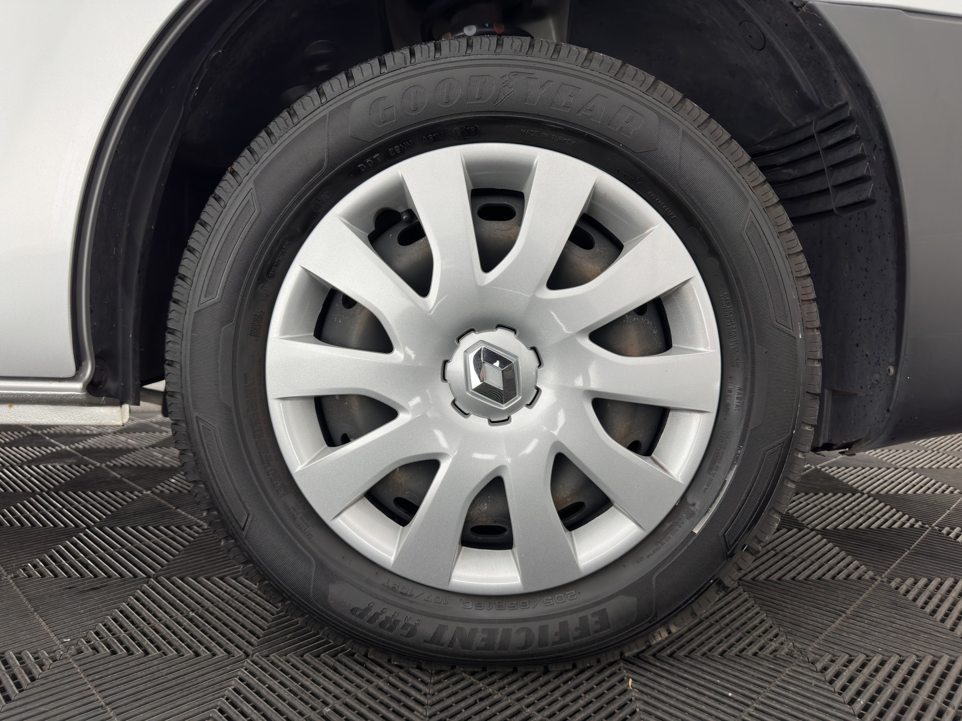 Renault Trafic 1.6 dCi T29 L1H1 Comfort-Pack *NAVI-FULLMAP | AIRCO | CRUISE | 3-PERS | PDC | 1.260 Kg-Cargo-Capacity*