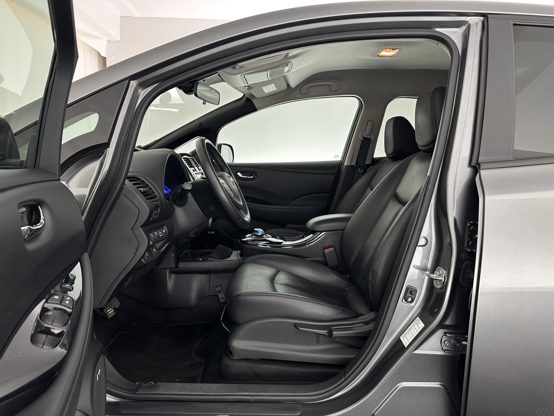 Nissan LEAF Business Edition 30 kWh Aut. *LEATHER | FULL-LED | BOSE-SURROUND | TOPVIEW | KEYLESS | NAVI-FULLMAP | ECC | HEATED-COMFORTSEATS | PRIVACYGLASS | DIGI-COCKPIT | DAB | 17"ALU*