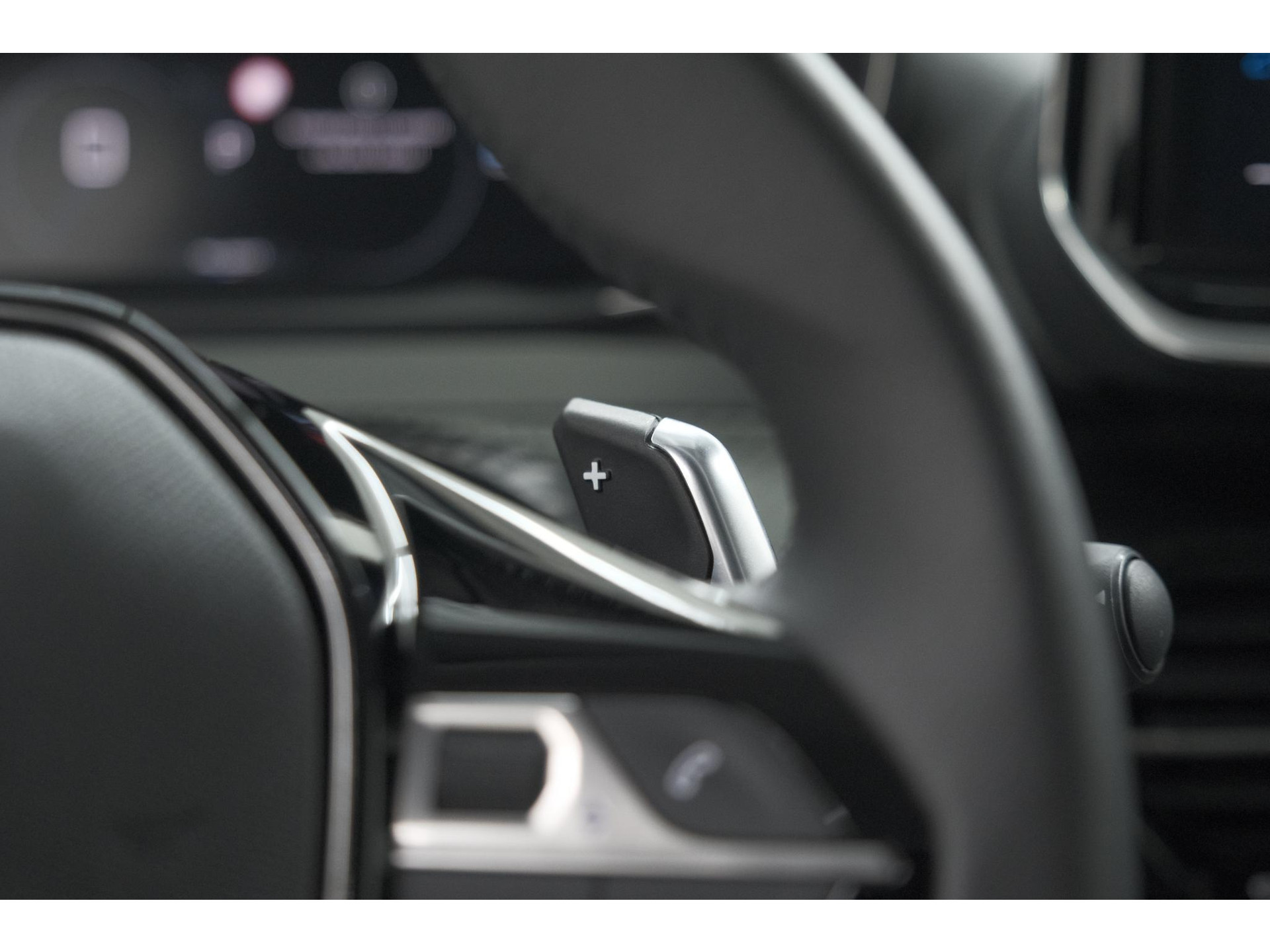 Peugeot 208 1.2 Hybrid 110 e-DCS6 Allure | Apple Carplay | Parkeersensoren Voor + Achter | Climate Control
