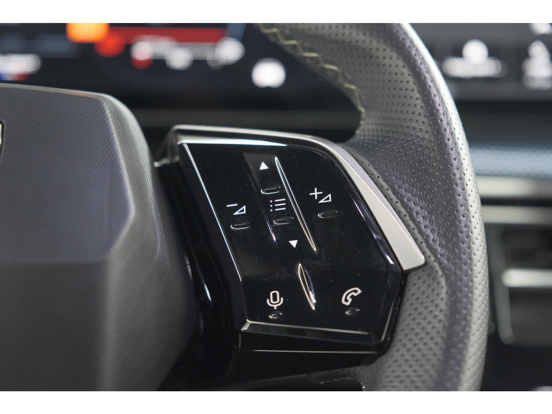 Peugeot 5008 1.2 Hybrid 136 GT | Adaptieve Cruise Control | Camera | Elektrische Kofferklep | Stoelverwarming