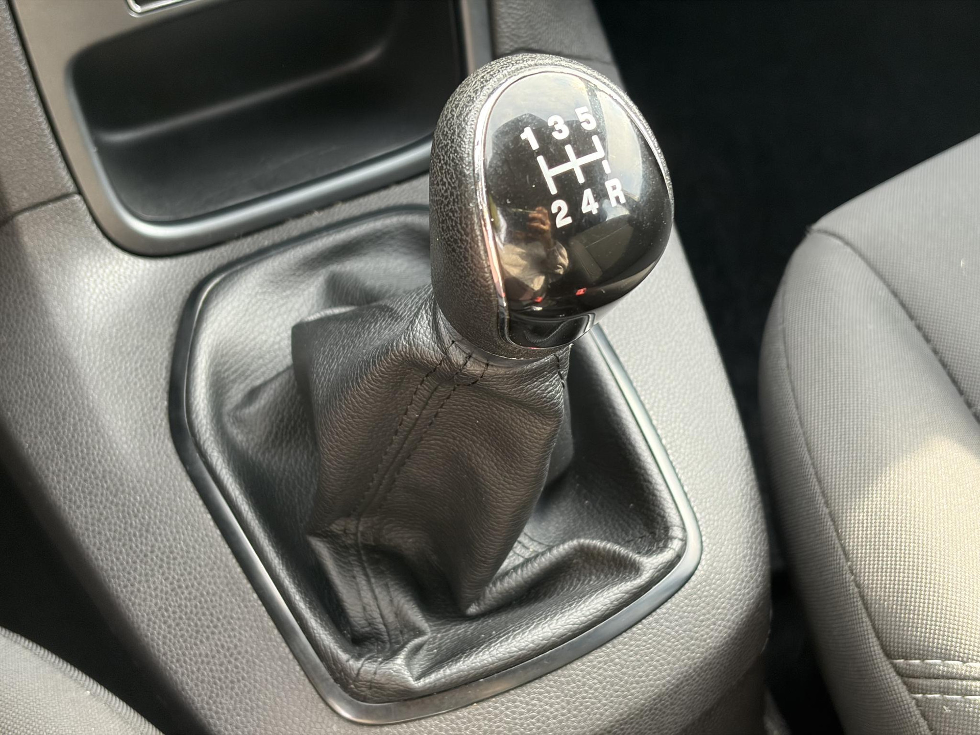 Ford Fiesta 1.0 Style Ultimate 2e Eigenaar l Navi l Airco l Cruise l Lm velgen l Pdc V+A l N.A.P l 5 Deurs l Weinig km l Zeer Zuinig l Apk tot 04-2027