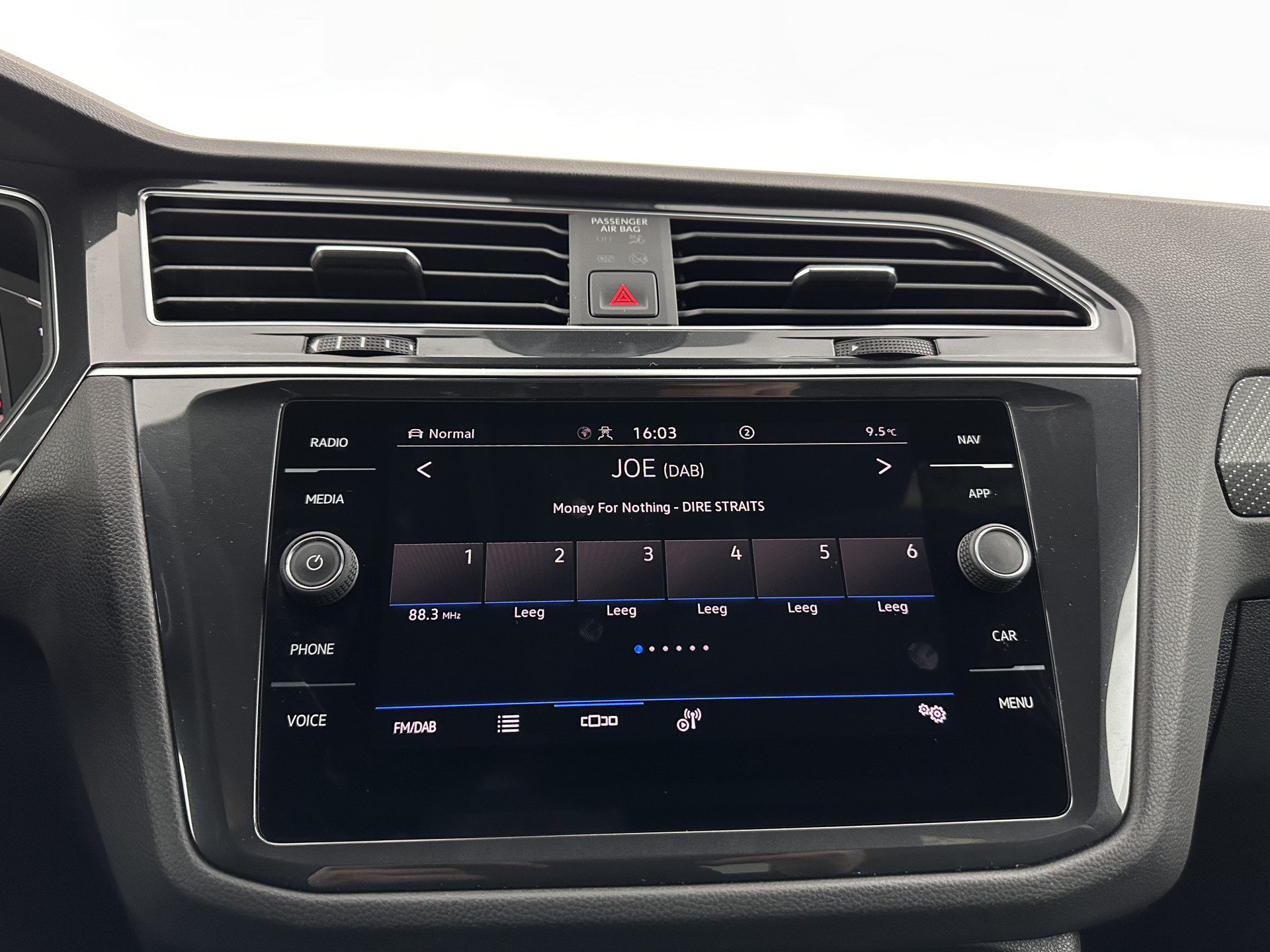 Volkswagen Tiguan 1.4 TSI Black-Style R-Line Business eHybrid ( Plug-in ) (INCL-BTW) *HEAD-UP | FULL-LED | ADAPTIVE-CRUISE | TOPVIEW | KEYLESS | DIGI-COCKPIT | HEATED-COMFORTSEATS | NAVI-FULLMAP | DAB+ | PRIVACYGLASS | ECC | CARPLAY | PDC | 20''ALU