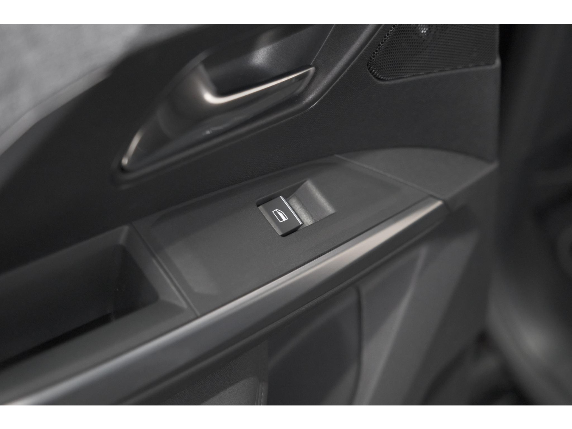 Peugeot 3008 1.2 Hybrid 136 GT | Panoramadak | 360 Camera | Stoelverwarming | Elektrische Kofferklep | Allseason Banden