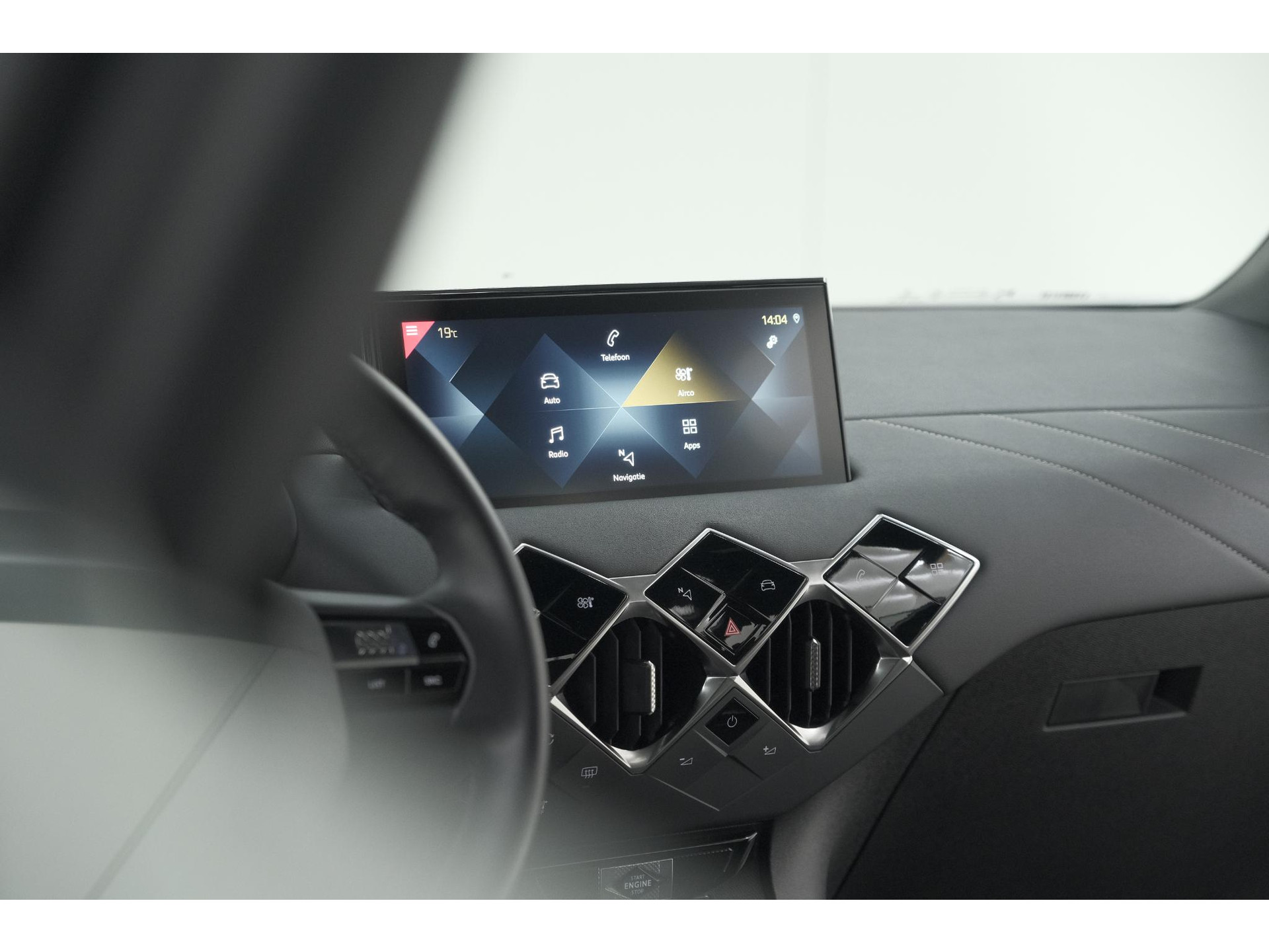 DS 3 Crossback PureTech 100 Montmartre | Parkeersensoren | Apple Carplay | Allseason Banden | Navigatie | Climate Control