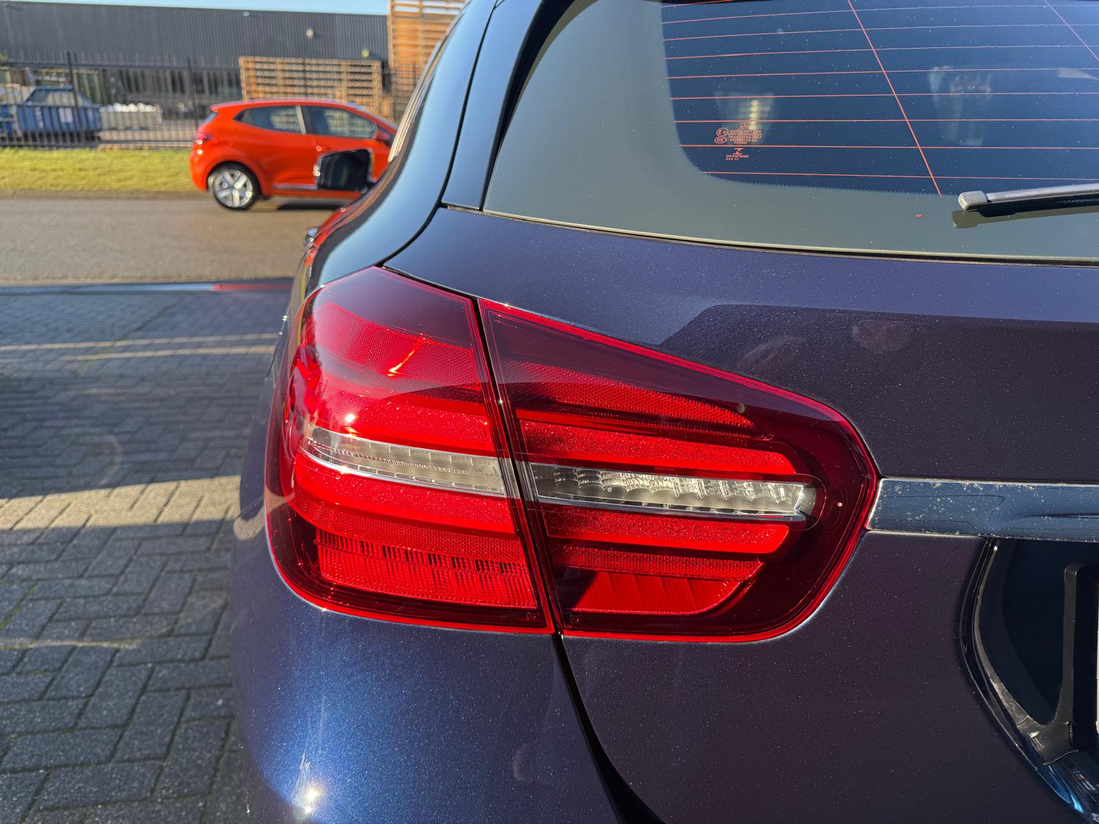 Mercedes-Benz GLA-klasse 180 Business Solution AMG | 2E EIGENAAR | 3/6/12MND GARANTIE | LED | CARPLAY | CRUISE | AUTOMAAT | STOELVERWARMING |