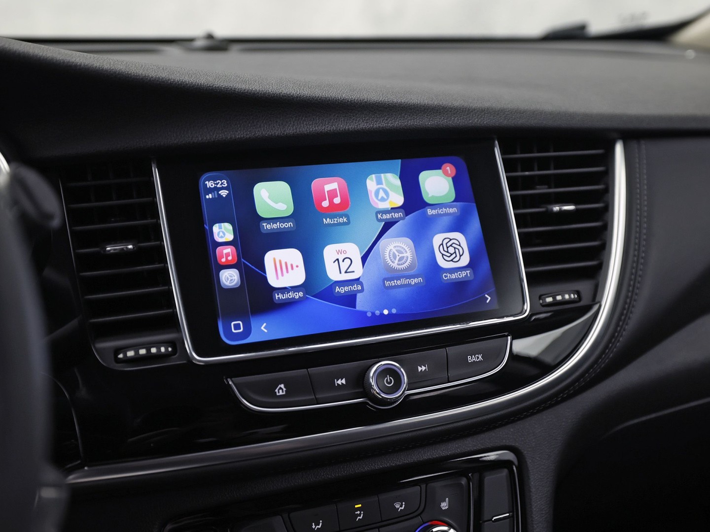 Opel Mokka X 1.4 Turbo Innovation Sport (GROOT NAVI, APPLE CARPLAY, STUUR/STOELVERWARMING, TREKHAAK, LEDER, CRUISE, LM VELGEN, NIEUWE APK)