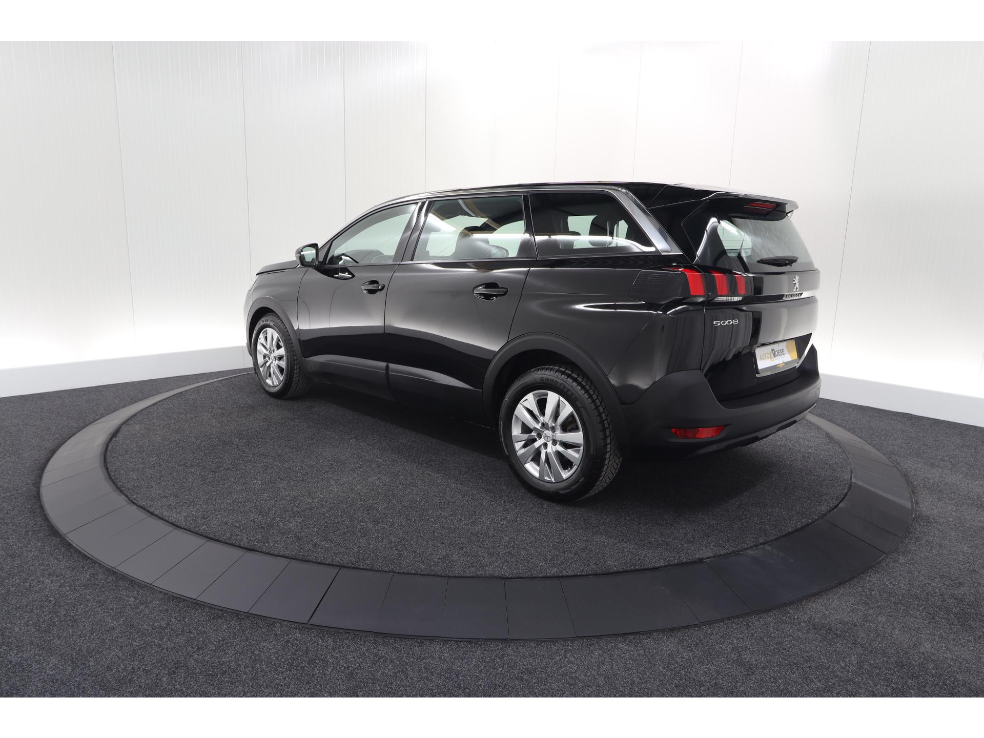 Peugeot 5008 PureTech 130 EAT8 Active Pack Business | 7 Zitplaatsen | Camera | Navigatie | Apple Carplay | Parkeersensoren