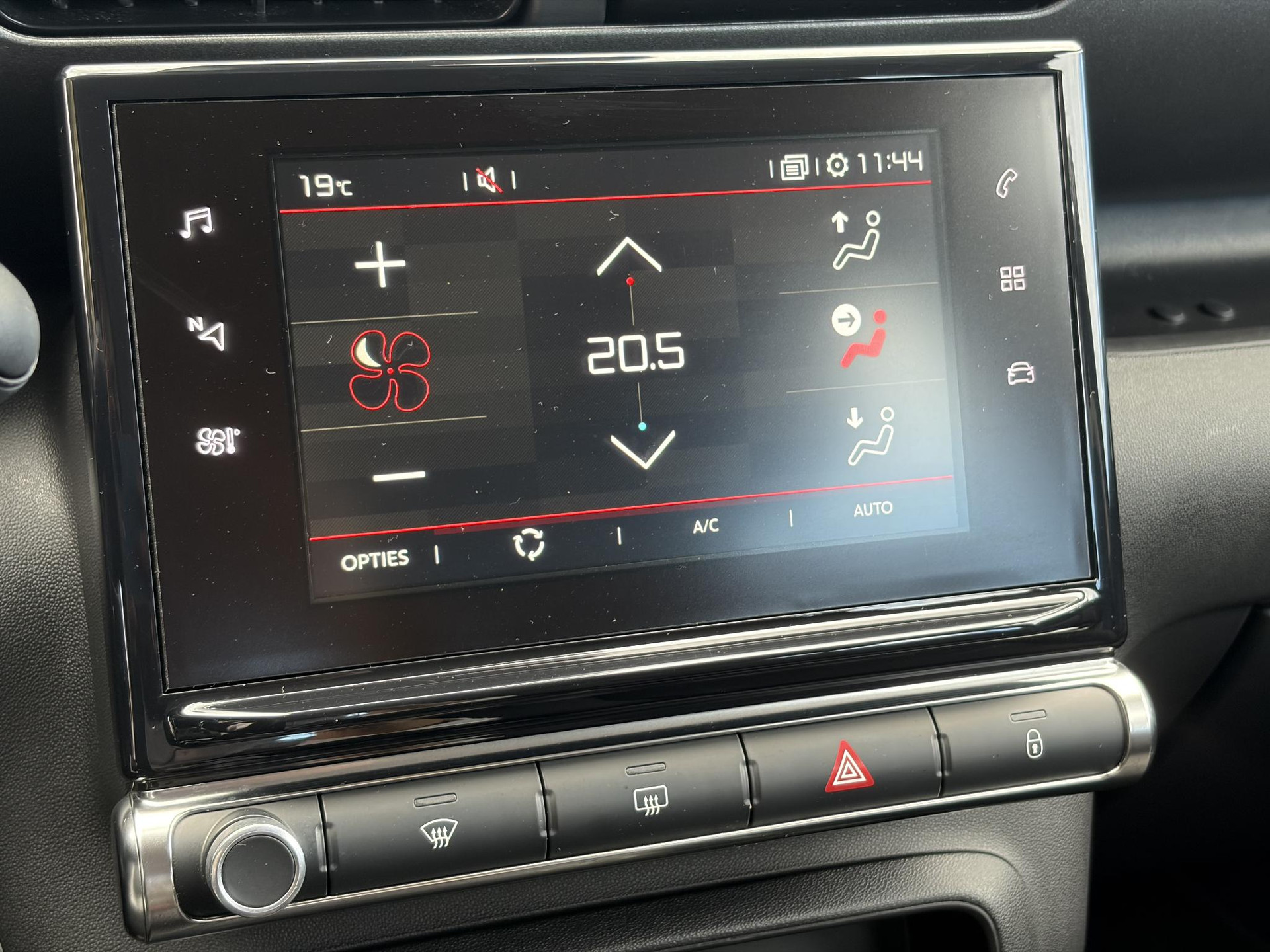 Citroen C3 Aircross 1.2 PureTech Feel ✓Draadloze telefoonlader✓Carplay✓Navi✓Clima✓Cruise ✓Pdc✓Lm velgen✓2e Eigenaar✓Net beurt gehad✓Lm velgen✓N.A.P✓Apk tot 10-2027