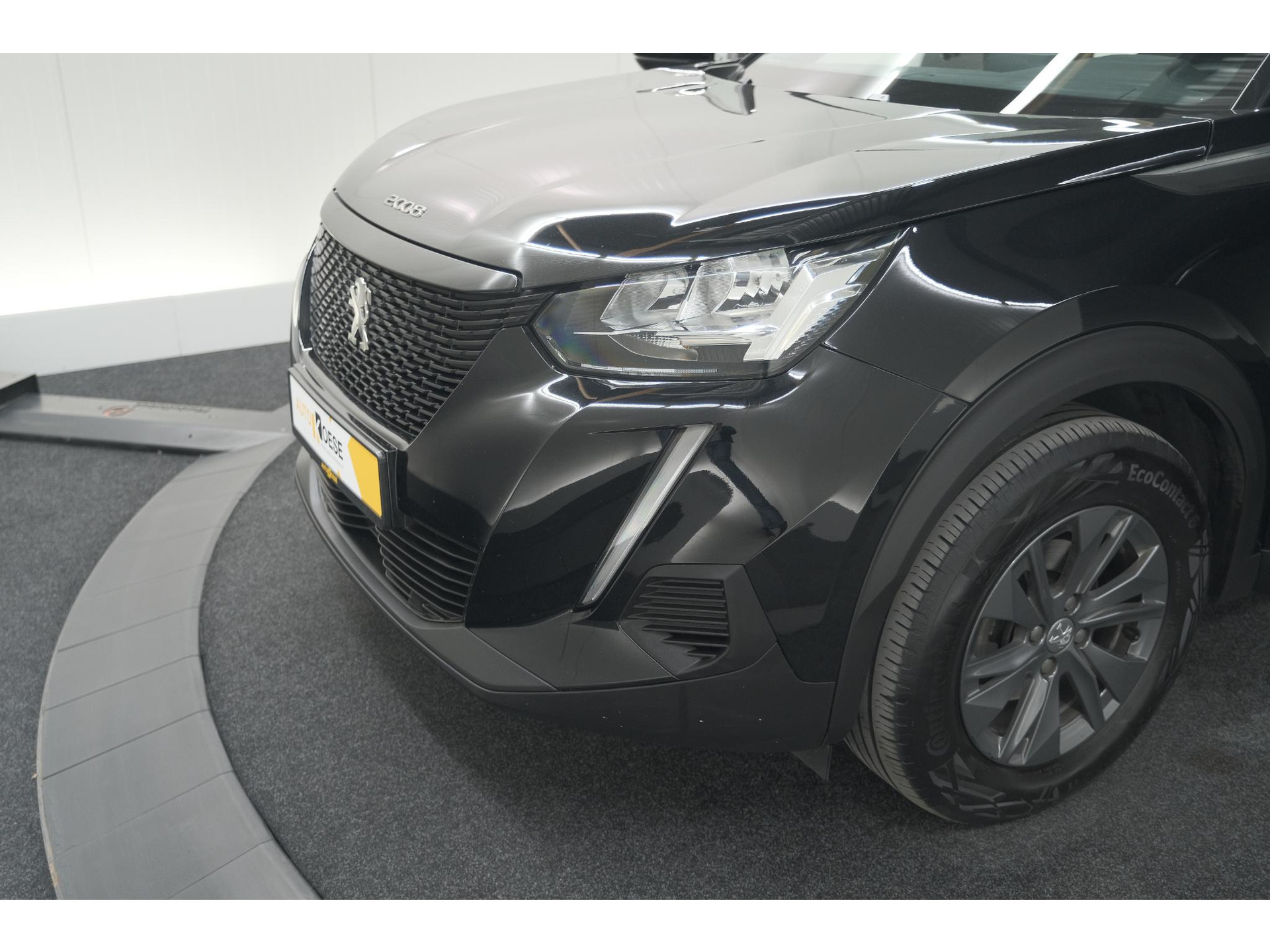 Peugeot 2008 PureTech 130 EAT8 Active | Parkeersensoren | Navigatie | Apple Carplay