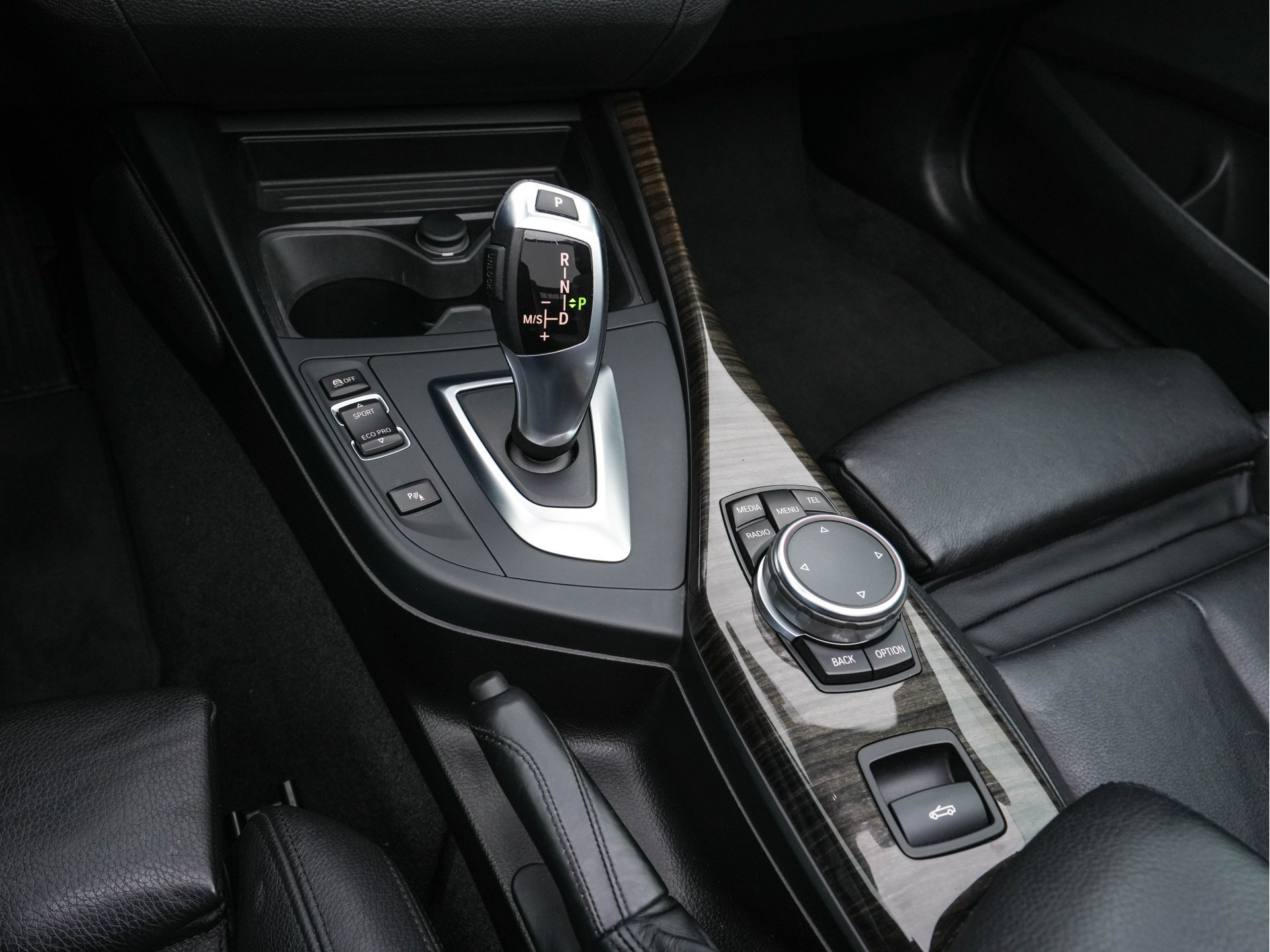 BMW 2-serie Cabrio 220d Sport M-Sportpack Aut. *LEATHER | BI-XENON | HARMAN/KARDON-AUDIO | MEMORY-PACK | HEATED-SPORTSEATS | NAVI-FULLMAP | DAB+ | ECC | PDC | AIRSCARF | LANE-ASSIST | 19''ALU*