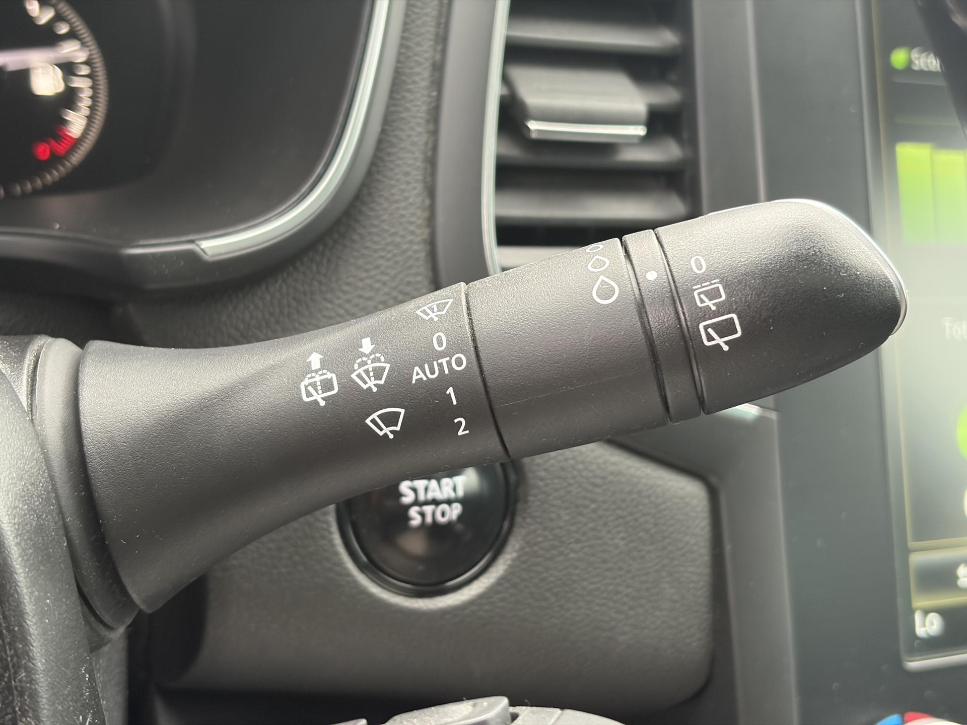 Renault Mégane Estate 1.2 TCe Bose ✓2 Eigenaar✓Pano✓Camera✓Net beurt gehad✓Navi✓Keyless✓Clima✓Cruise✓Leder✓131pk✓Pdc V+A✓6 Bak✓Rijstrooksensor✓Dodehoeksensor✓17'' Lm velgen✓N.A.P✓Apk tot 09-2027