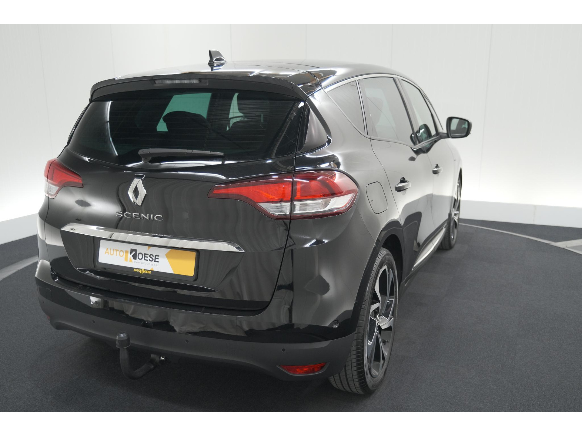 Renault Scénic TCE 160 EDC Black Edition | Trekhaak | Adaptieve Cruise Control | BOSE Premium Audio | Panoramadak