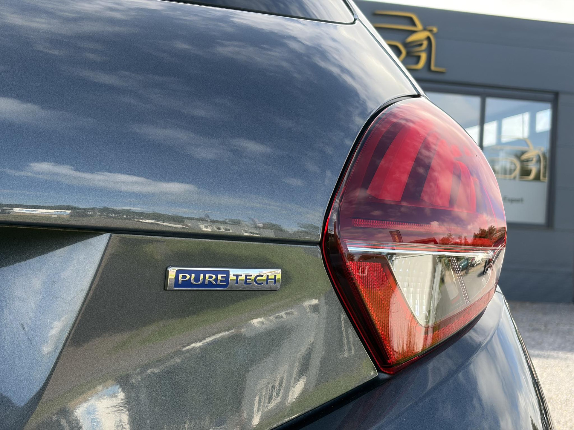 Peugeot 208 1.2 PureTech Blue Lion ✓Nieuwe D-riem✓Afn.Trekhaak✓Carplay✓Navi✓Airco✓Cruise✓Pdc✓2e Eigenaar✓Weinig Km✓5 Deurs✓N.A.P✓Apk tot 08-2027