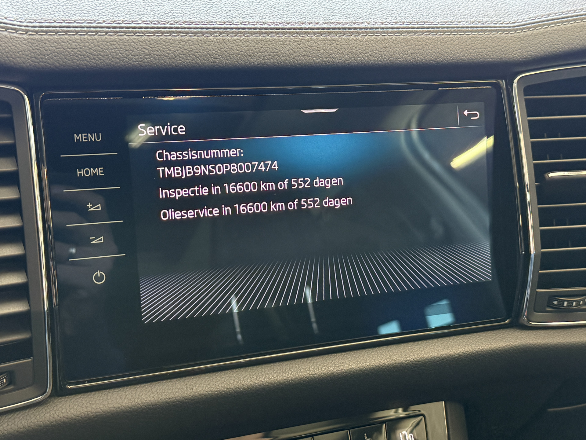 ŠKODA Kodiaq 1.5 TSI Business Edition | Panoramadak | Trekhaak | Apple Carplay | Dakdragers