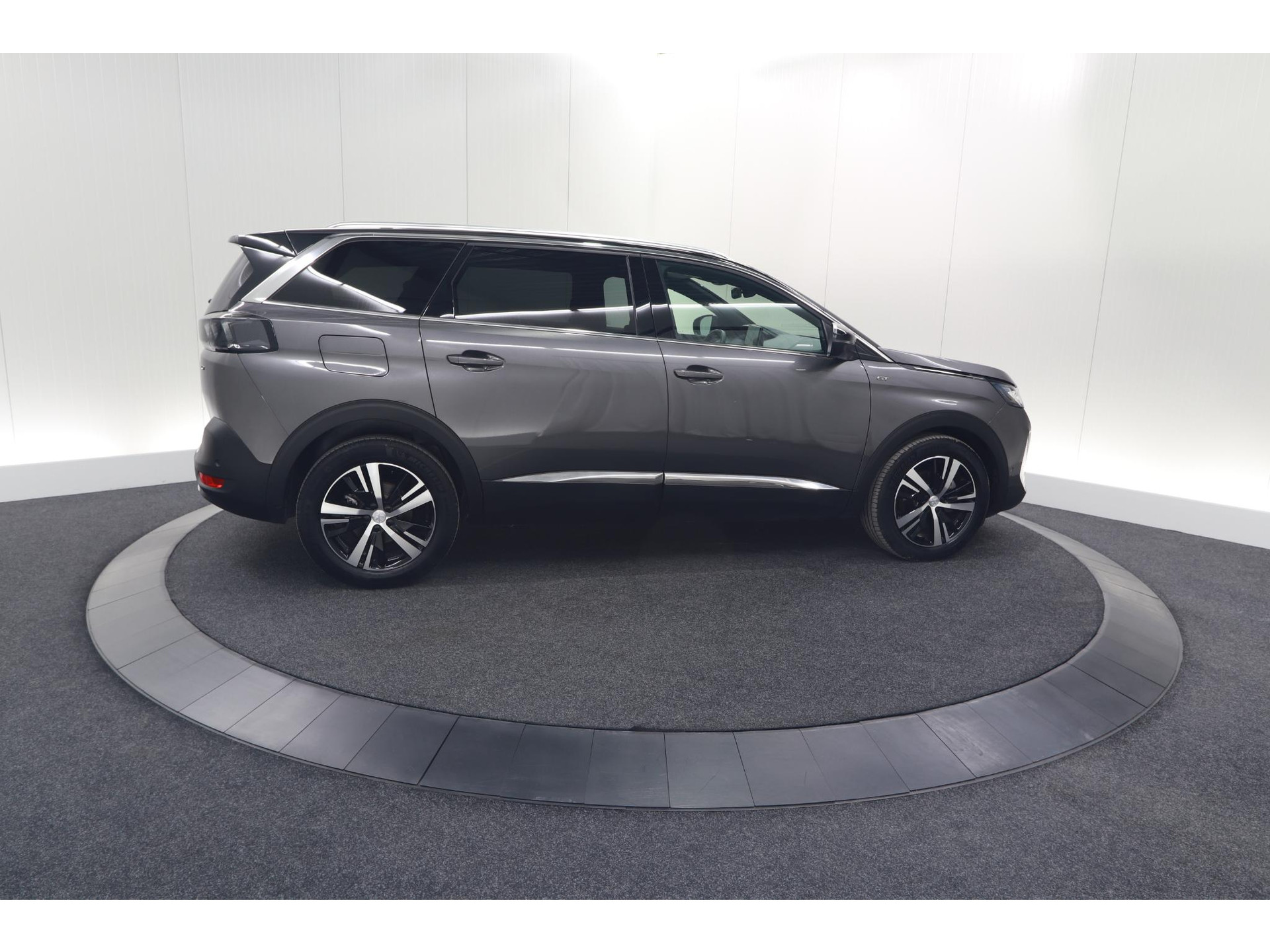 Peugeot 5008 PureTech 130 GT | Camera | Adaptieve Cruise Control | Dodehoekdetectie | Navigatie