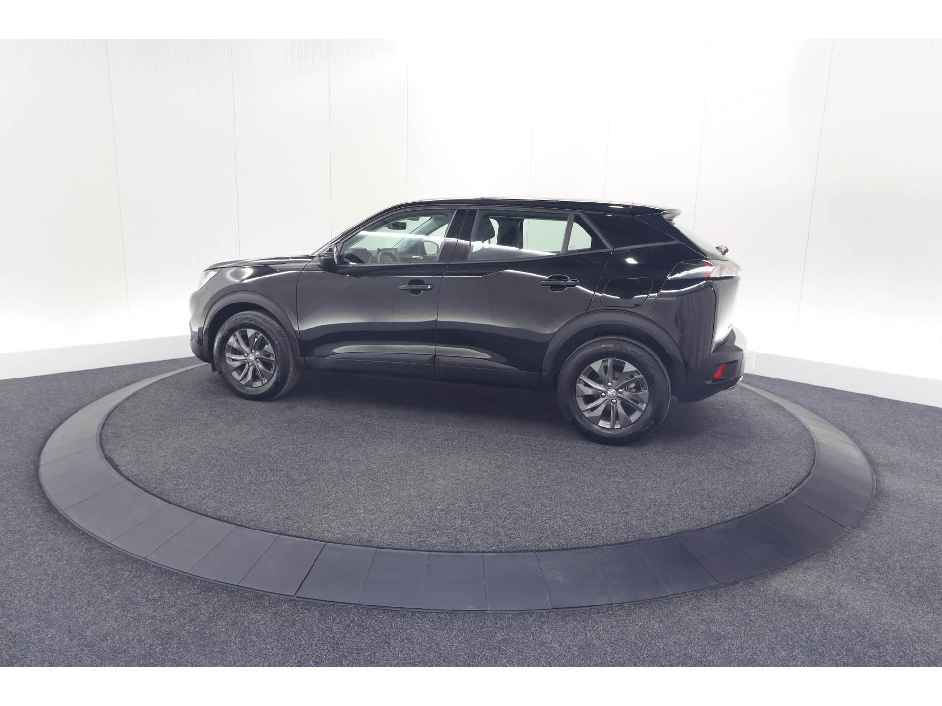 Peugeot 2008 PureTech 130 EAT8 Active | Parkeersensoren | Navigatie | Apple Carplay