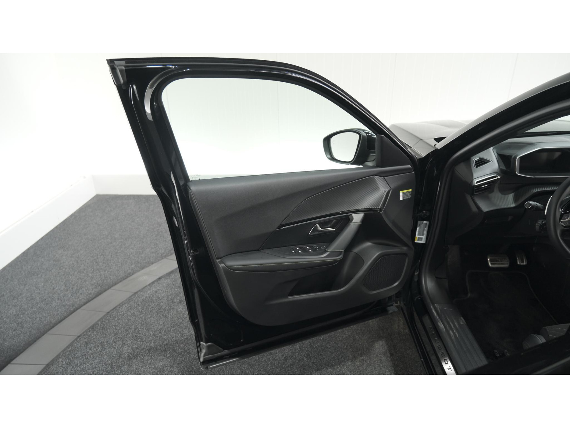Peugeot 2008 PureTech 130 EAT8 GT | 360 Camera | Adaptieve Cruise Control | Dodehoekdetectie | Apple Carplay