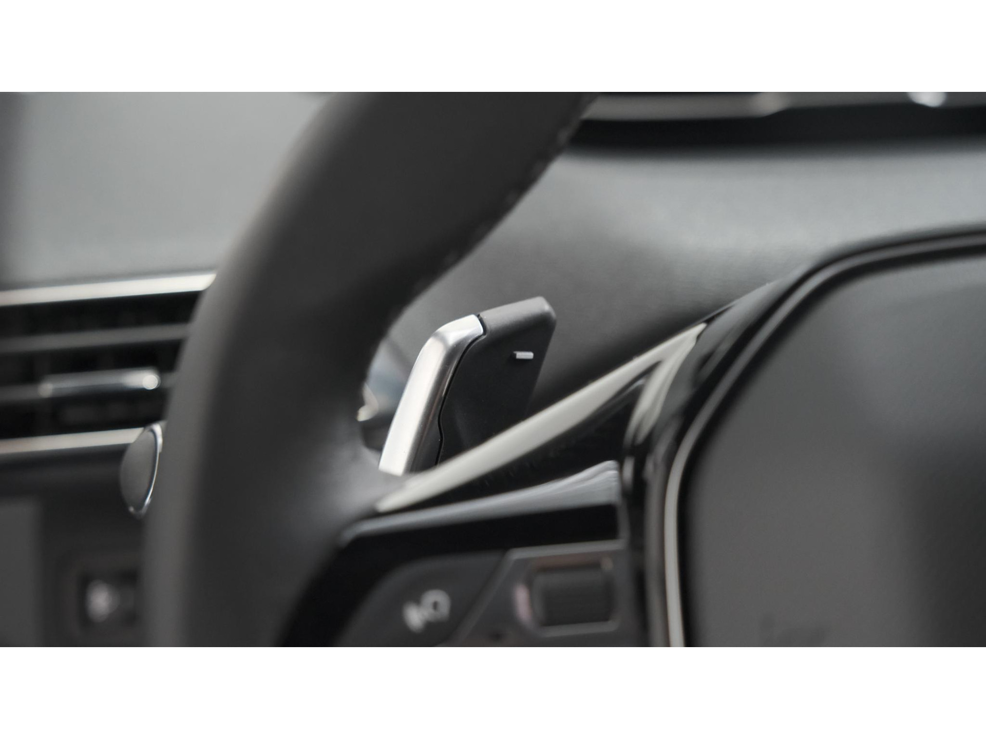 Peugeot 5008 PureTech 130 EAT8 Allure Pack Business | 7 Zitplaatsen | Camera | Dodehoekdetectie | Navigatie | Elektronische Achterklep
