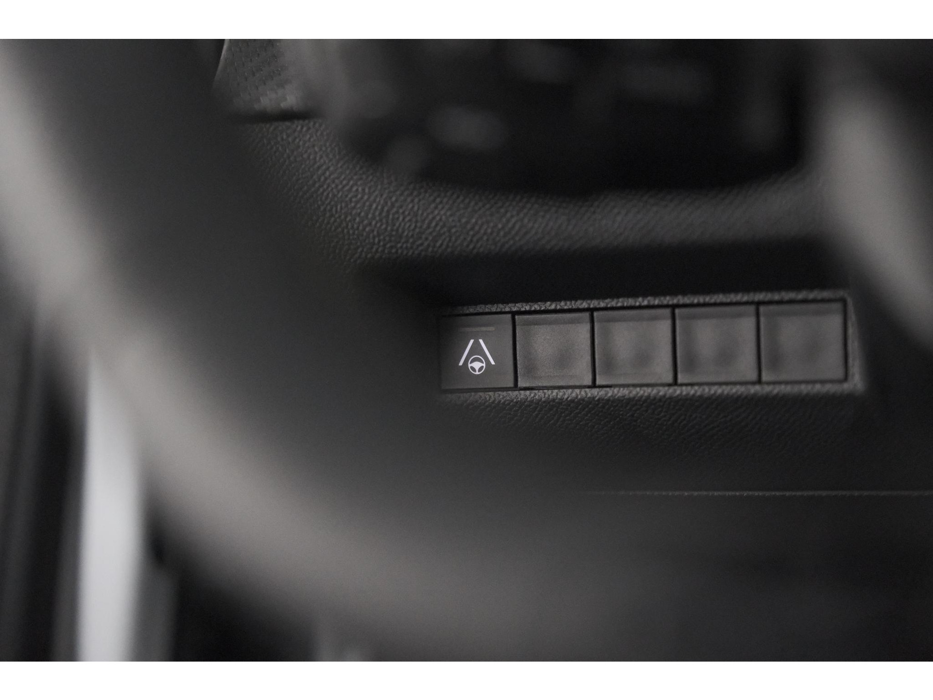 Peugeot 2008 PureTech 130 EAT8 GT | 360 Camera | Stoelmassage | Adaptieve Cruise Control | Dodehoekdetectie