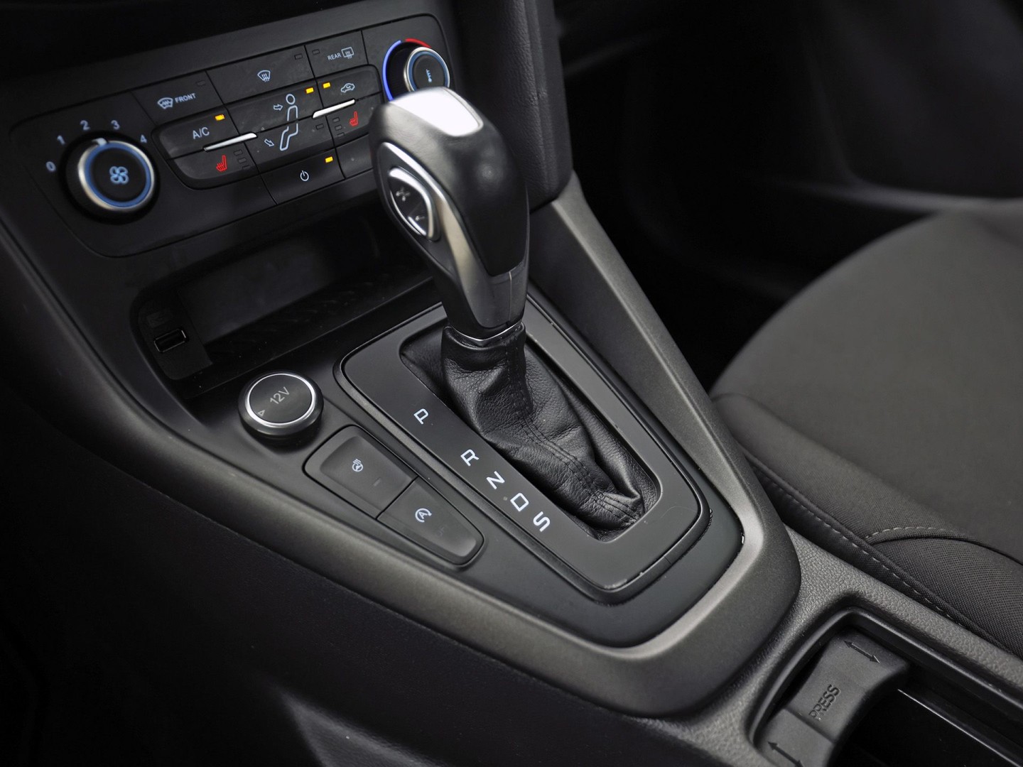Ford Focus Wagon 1.0 Sport Automaat (NAVIGATIE, STUUR/STOELVERWARMING, LM VELGEN, SPORTSTOELEN, CRUISE, PARKEERSENSOREN, NIEUWSTAAT)