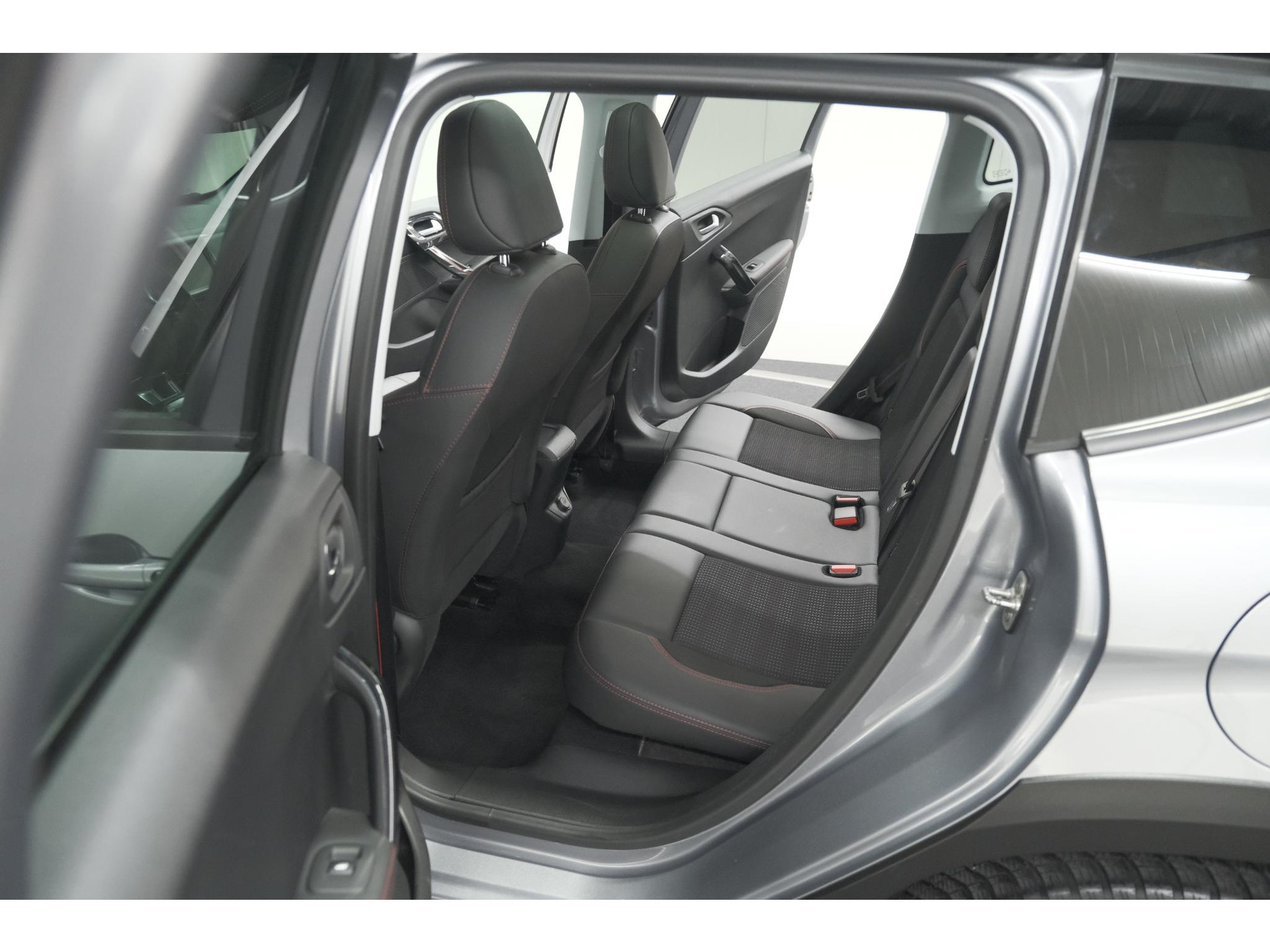 Peugeot 2008 PureTech 110 EAT6 GT | Trekhaak | Camera | Panoramadak | Apple Carplay