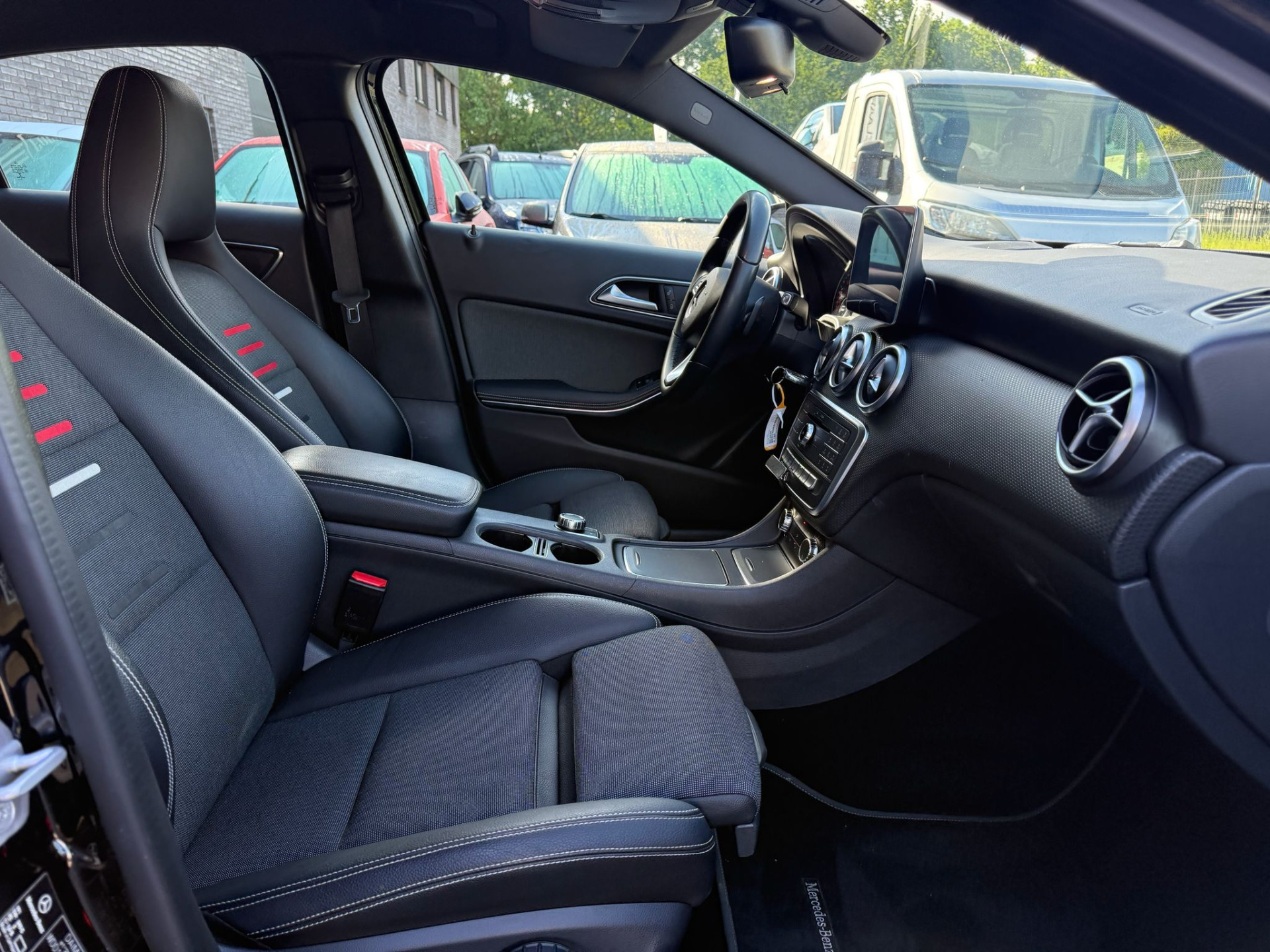 Mercedes-Benz A-klasse 160 Ambition | 2E EIGENAAR | 3/6/12MND GARANTIE | AUTOMAAT | LED | CRUISE | NAVI | AIRCO | BLUETOOTH | TREKHAAK |