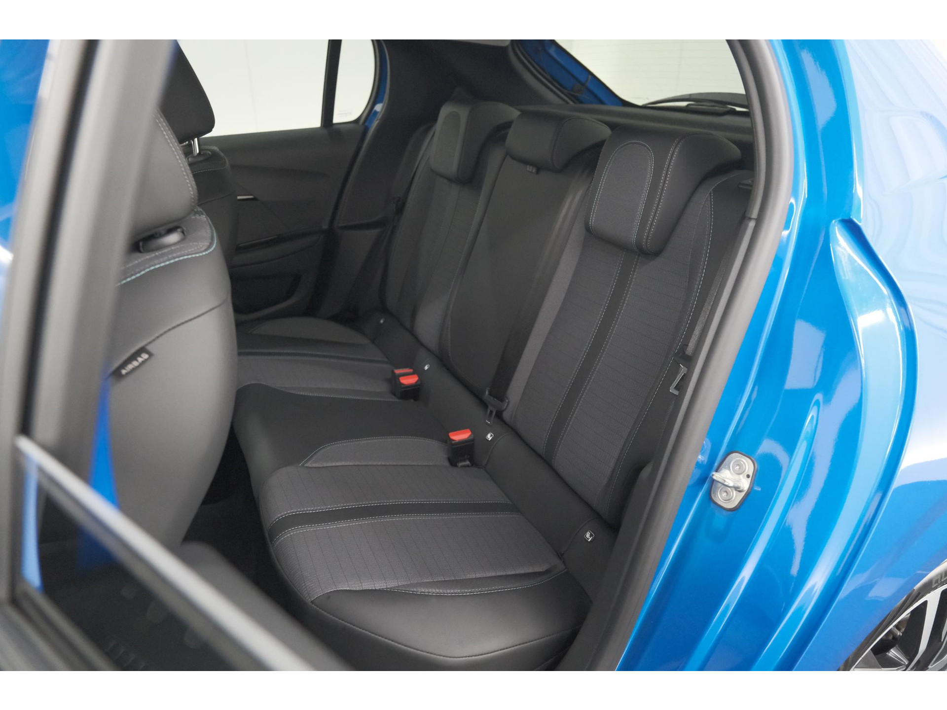 Peugeot 208 PureTech 100 Allure | Trekhaak | Camera | Apple Carplay | Navigatie | Parkeersensoren