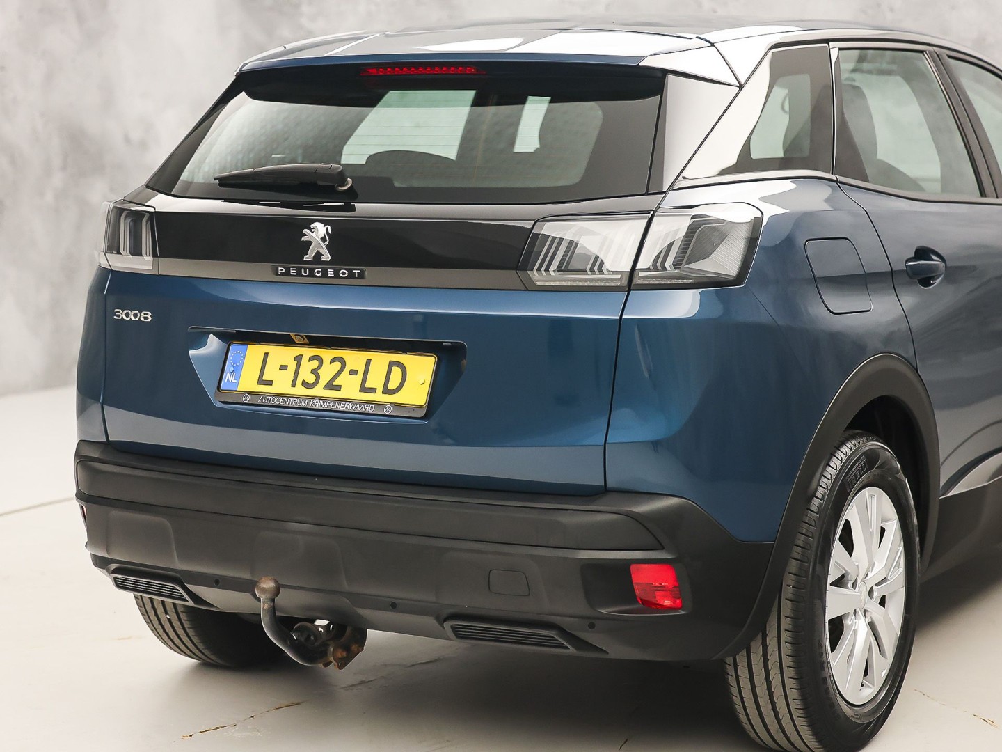 Peugeot 3008 1.2 PureTech Premium Automaat (APPLE CARPLAY, NAP, GROOT NAVI, 360 CAMERA, TREKHAAK, SPORTSTOELEN, LANE ASSIST, CRUISE, NIEUWSTAAT)