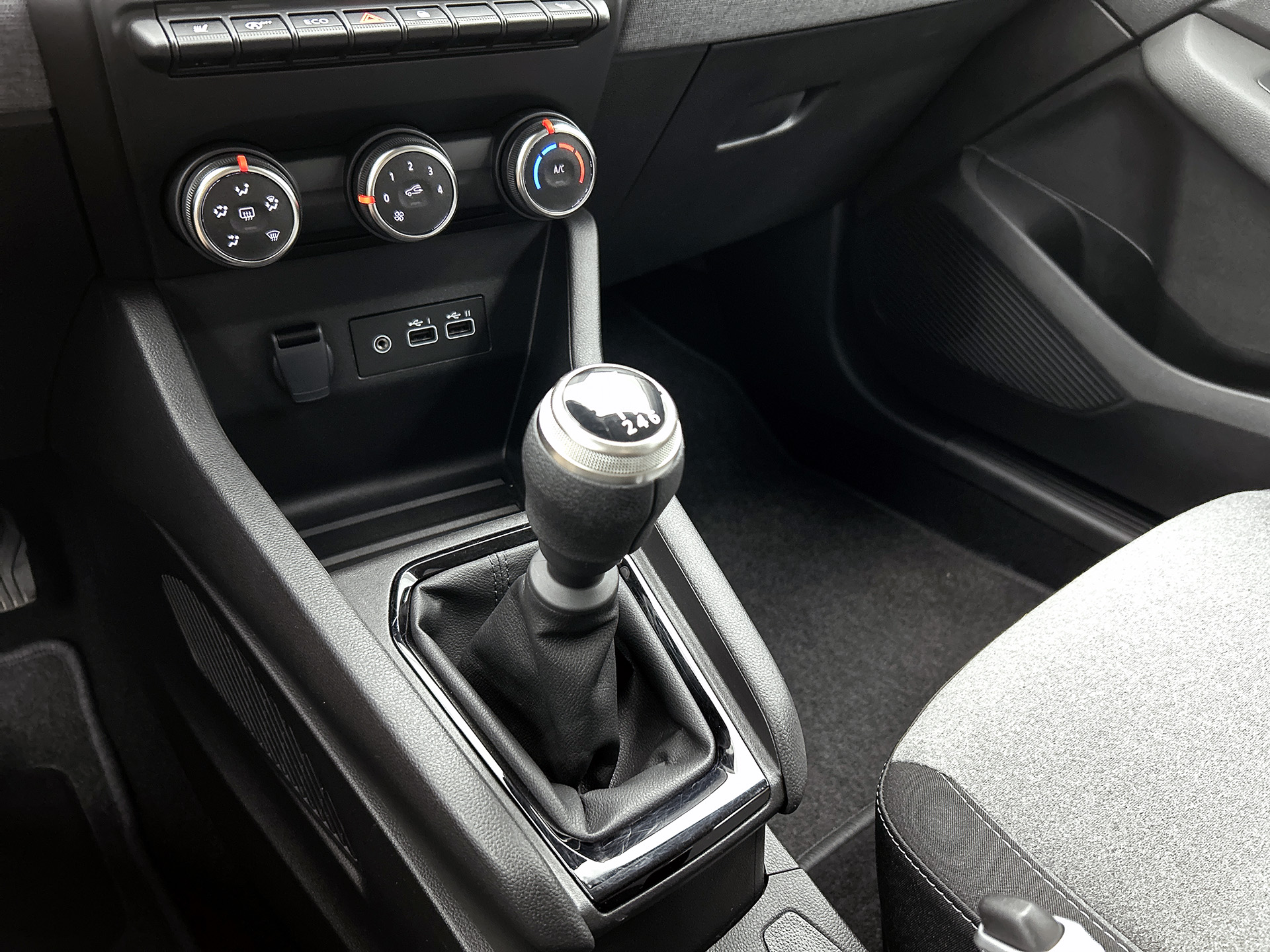 Renault Clio TCe 90PK GPF evolution | CAMERA | NAVI | DEALER ONDERHOUDEN | STOEL VERWARM. | PARK. SENSOREN | CARPLAY