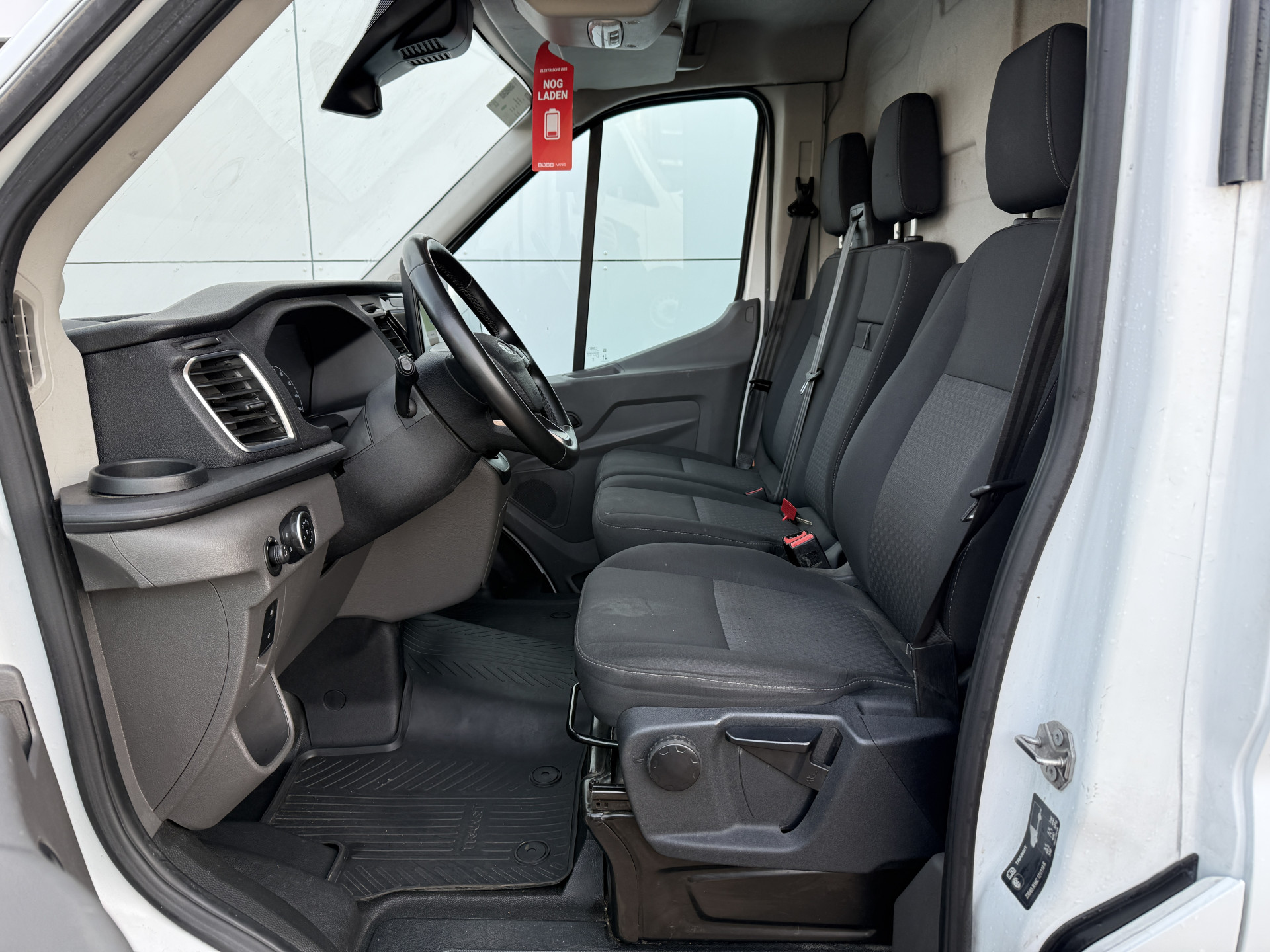 Ford e-Transit 68kWh 184PK L2H2 317km WLTP 95,6% (SOH) BEV Snelladen 360° Camera Cruise control Climate control Carplay Navigatie Parkeersensoren