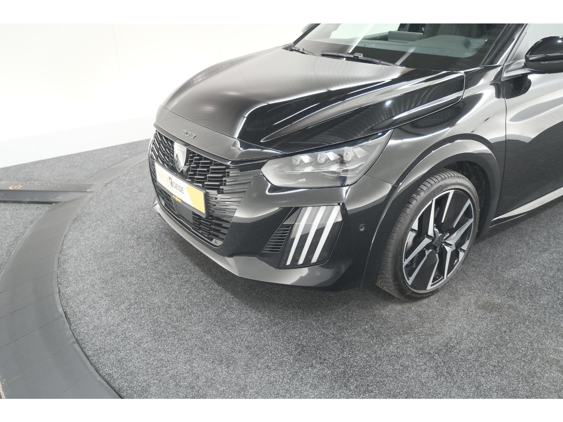 Peugeot 208 Hybrid 136 e-DCS6 GT | 360 Camera | Adaptieve Cruise Control | Dodehoekdetectie | Apple Carplay
