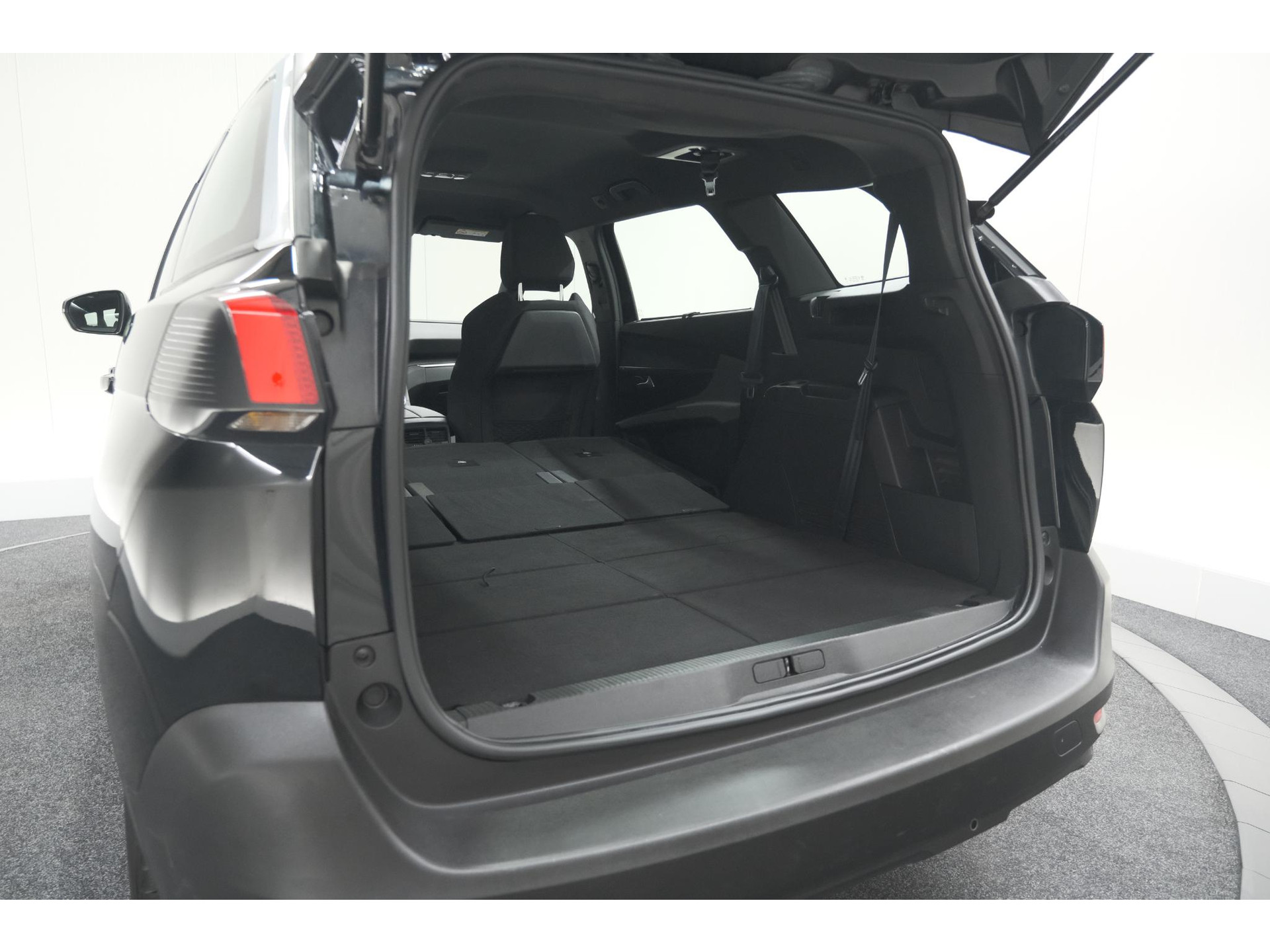 Peugeot 5008 PureTech 130 EAT8 Active Pack Business | 7 Zitplaatsen | Camera | Navigatie | Apple Carplay | Parkeersensoren