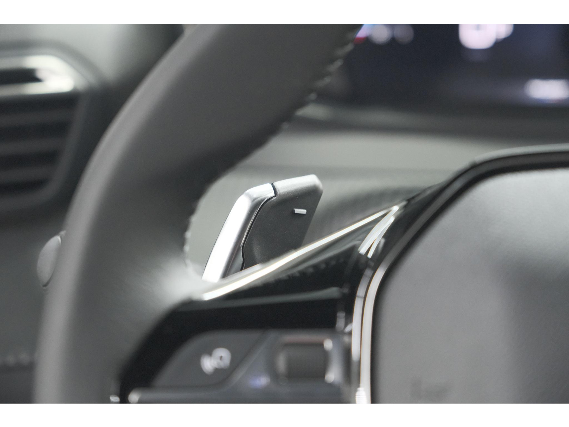 Peugeot 2008 PureTech 130 EAT8 Allure | 100% Benzine | Parkeersensoren Voor + Achter | Apple CarPlay | Climate Control