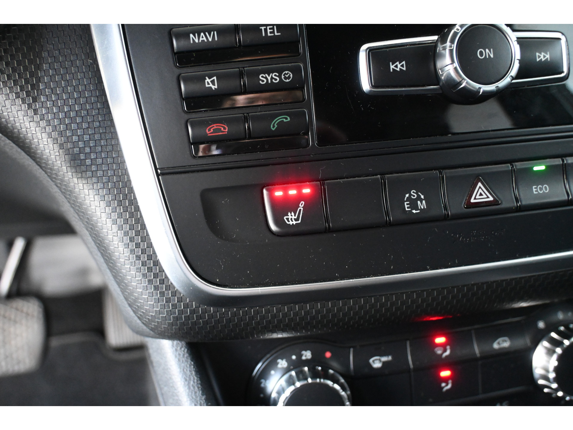 Mercedes-Benz A-klasse 180 CDI AMG Automaat Airco Navigatie Stoelverwarming Rijklaarprijs Inruil Mogelijk!