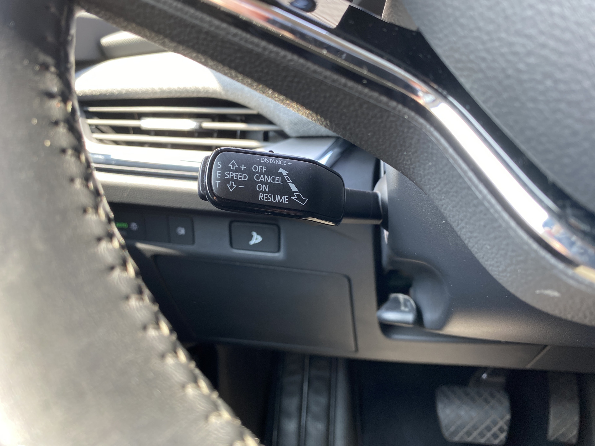 ŠKODA Enyaq iV 60 | 1e eigenaar | dealer onderhouden | navigatie | trekhaak | camera | stoelverwarming | apple carplay