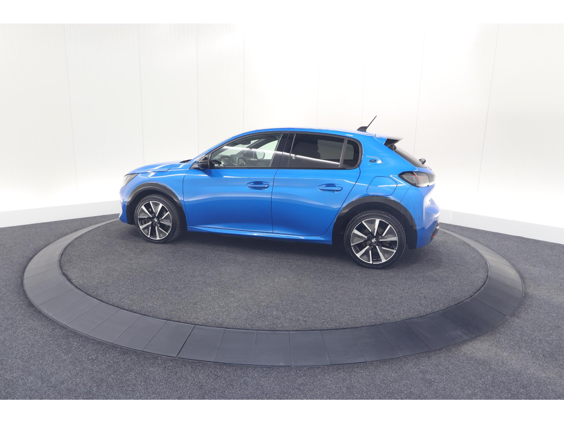 Peugeot e-208 EV GT Pack 50 kWh | Camera | Adapieve Cruise Control | Stoelverwarming | 3 FASE