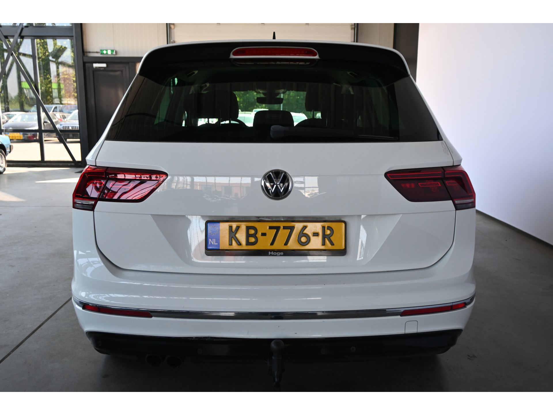 Volkswagen Tiguan 1.4 TSI Highline R-Line Clima Navigatie Carplay 1e Eigenaar Trekhaak Rijklaarprijs! Inruil Mogelijk!