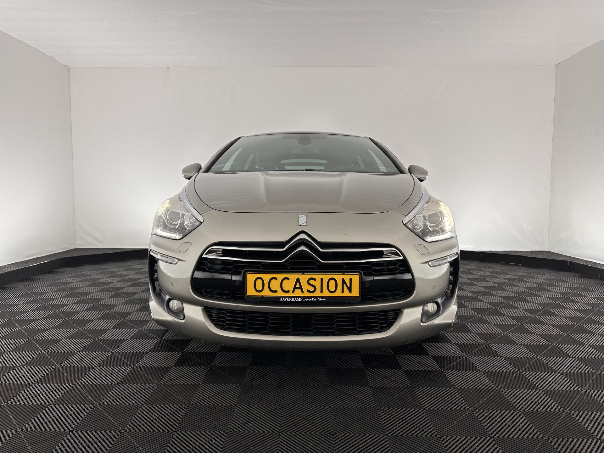 Citroën DS5 2.0 Hybrid4 Business Executive AWD Aut. *PANO | XENON | LEATHER | MEMORY-PACK | NAVI-FULLMAP | KEYLESS | CAMERA | HEAD-UP | MASSAGE | CRUISE | SPORT-SEATS | TOWBAR | 17"ALU*
