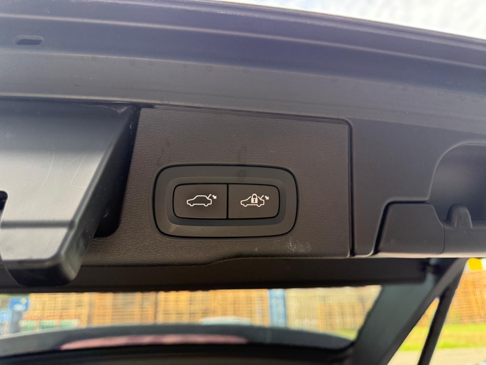 Volvo XC60 2.0 T8 Plug-in hybrid AWD Inscription Exclusive | 1E EIGENAAR | 3/6/12 MND GARANTIE | PANO | LED | ACC | DAB | CARPLAY | TREKHAAK | STOELKOELING |
