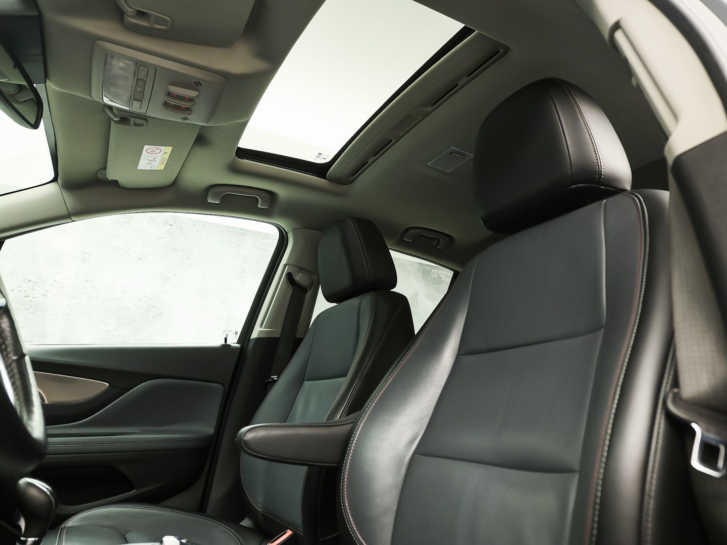 Opel Mokka 1.4 T Cosmo Sport 140Pk (SCHUIFDAK, NAVIGATIE, CLIMATE, STUUR/STOELVERWARMING, SPORTSTOELEN, GETINT GLAS, CAMERA, NIEUWSTAAT)