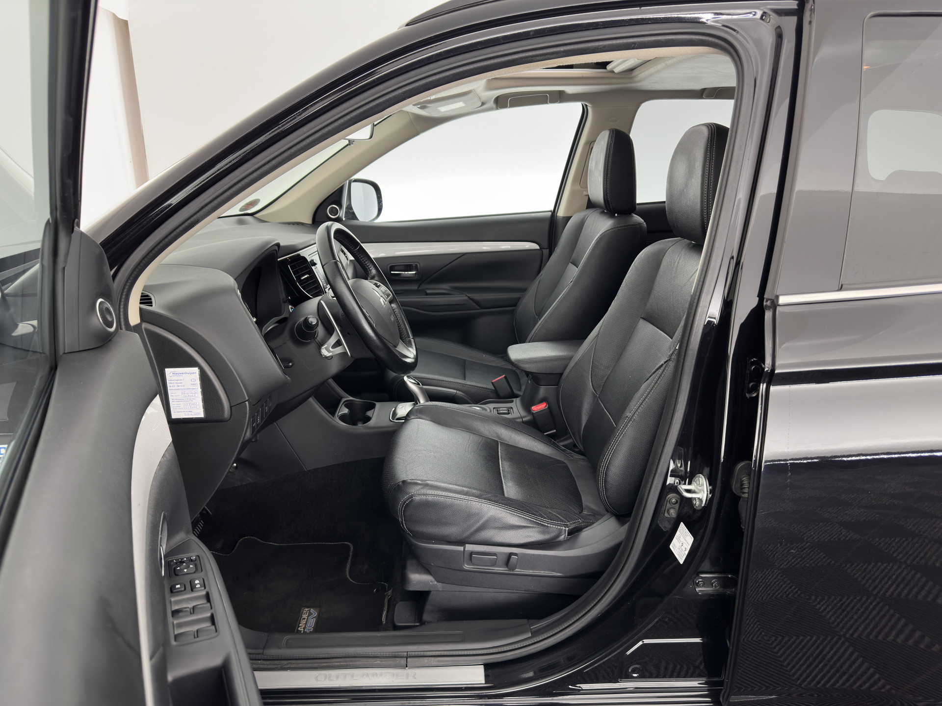 Mitsubishi Outlander 2.0 PHEV Instyle+ (Plug-In) Aut.* FULL-LEATHER | XENON | NAVI-FULLMAP | KEYLESS | CAMERA | HEATED-COMFORTSEATS | ECC | SHIFT-PADDELS | PDC | CRUISE | DAB | TOWBAR | PRIVACY-GLASS | LANE-ASSIST | 18'' ALU*