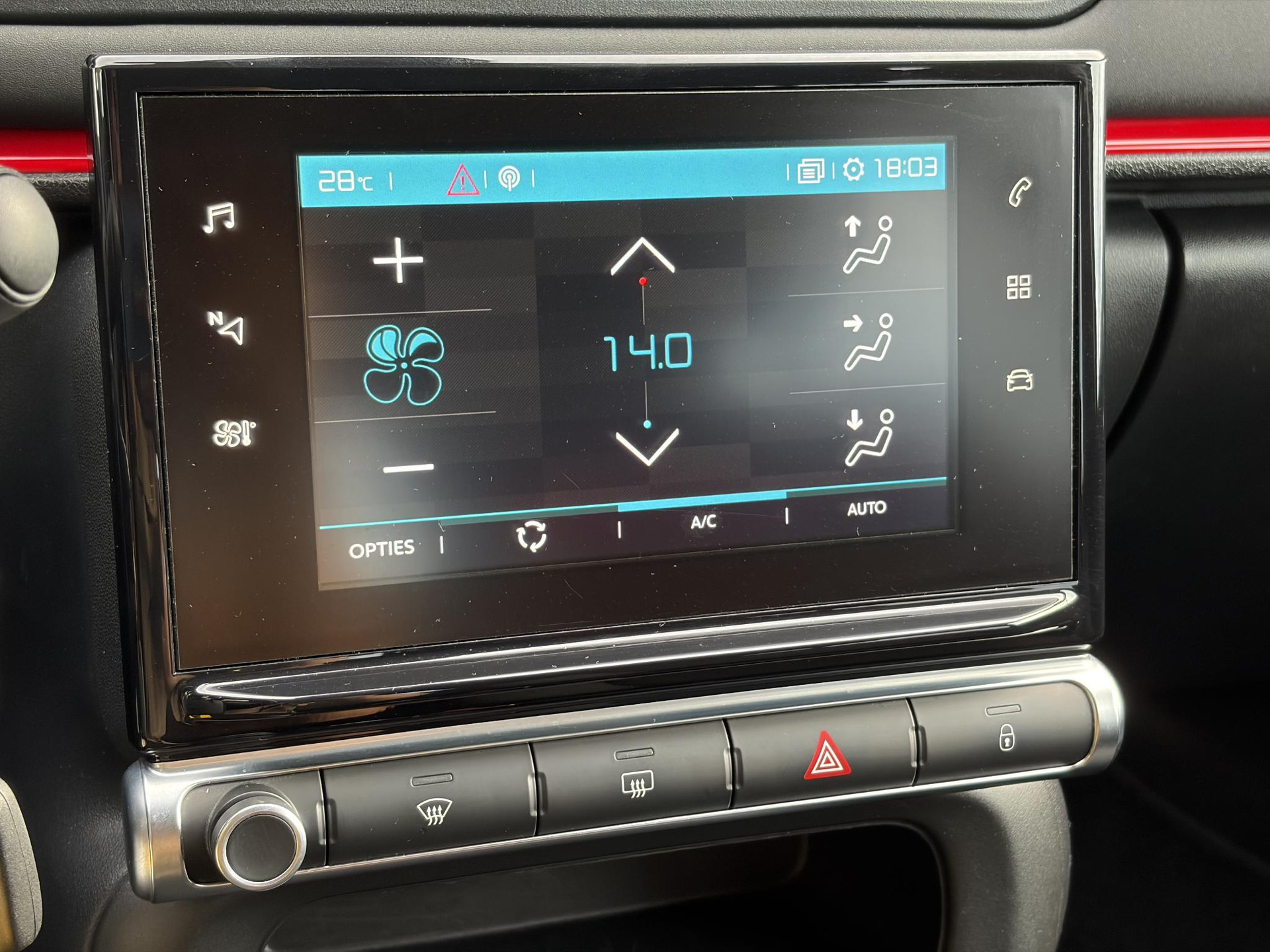 Citroen C3 1.2 PureTech Shine ✓2e Eigenaar✓Camera✓Carplay✓Navi✓Trekhaak✓Pdc✓Clima✓Cruise✓17''Lm velgen✓Rijstrooksensor✓N.A.P✓Apk tot 04-2027