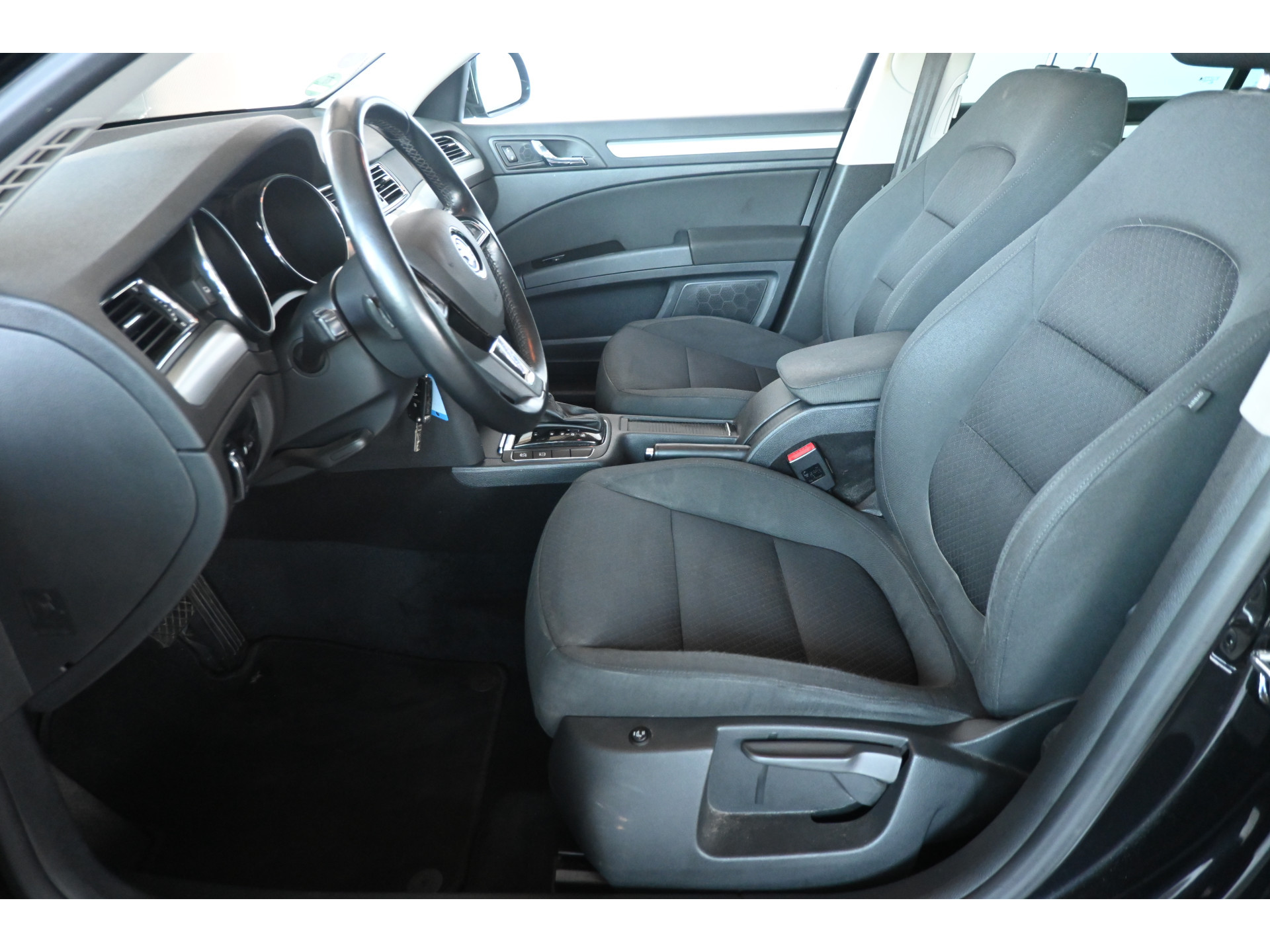ŠKODA Superb Combi 1.8 TSI Ambition Automaat Clima Navigatie Cruise Control Trekhaak Inruil Mogelijk!