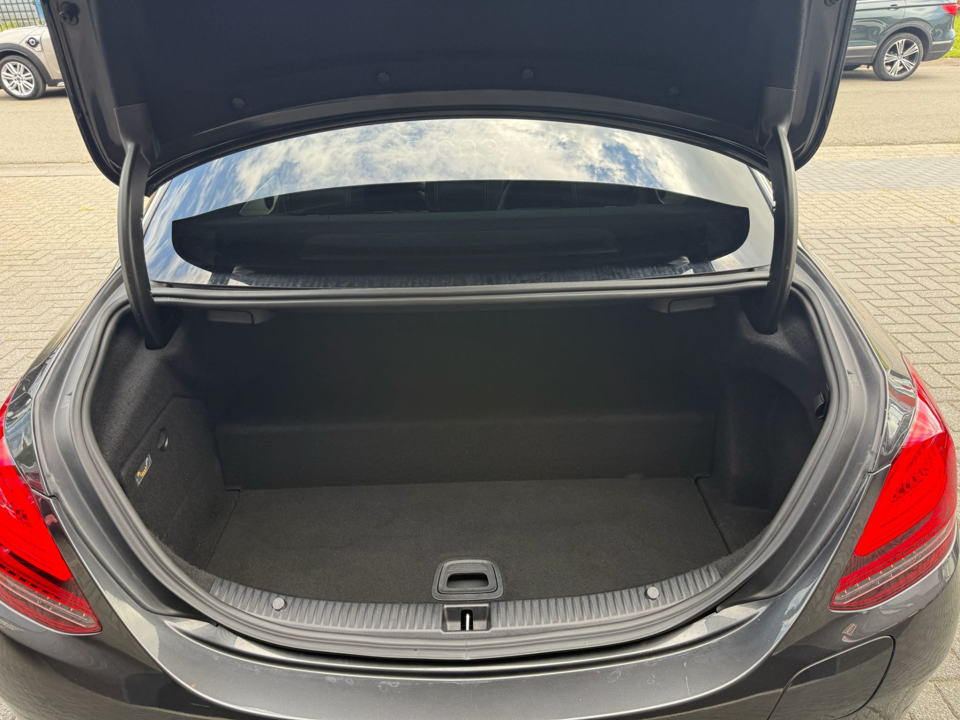 Mercedes-Benz C-klasse 300 e Advantage Pack | 3/6/12MND GARANTIE | AUTOMAAT | CRUISE | LED | LEDER | 360 CAMERA | SFEER | CARPLAY | NAVI |