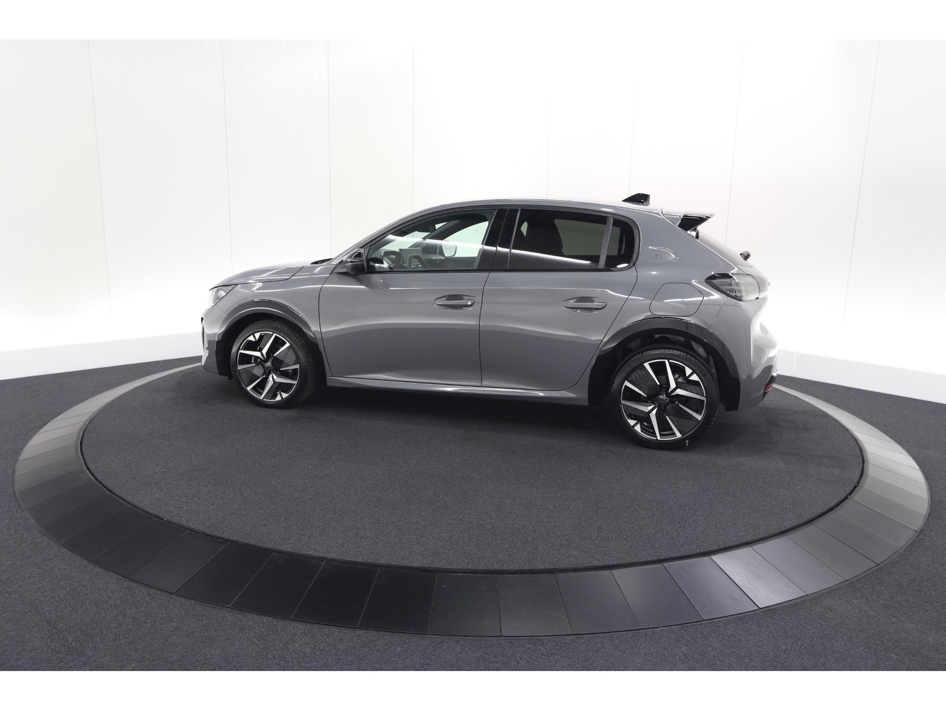 Peugeot 208 1.2 Hybrid 145 e-DCS6 GT | Alcantara Pakket | Camera | Apple Carplay | Stoelverwarming
