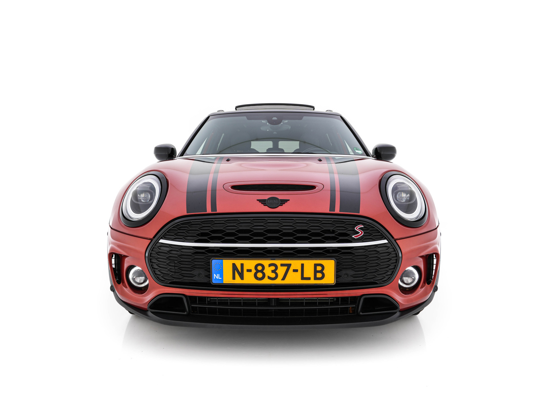 MINI Mini Clubman 2.0 Cooper S ALL4  Premier Plus JCW (INCL-BTW) Aut * PANO | LEATHER | FULL-LED | HEATED-SPORTSEATS | DIGI-COCKPIT | AMBIENT-LIGHT | PRIVACY-GLASS | HEAD-UP | PDC | CAMERA | DAB  | KEYLESS | TOWBAR | 18"ALU*