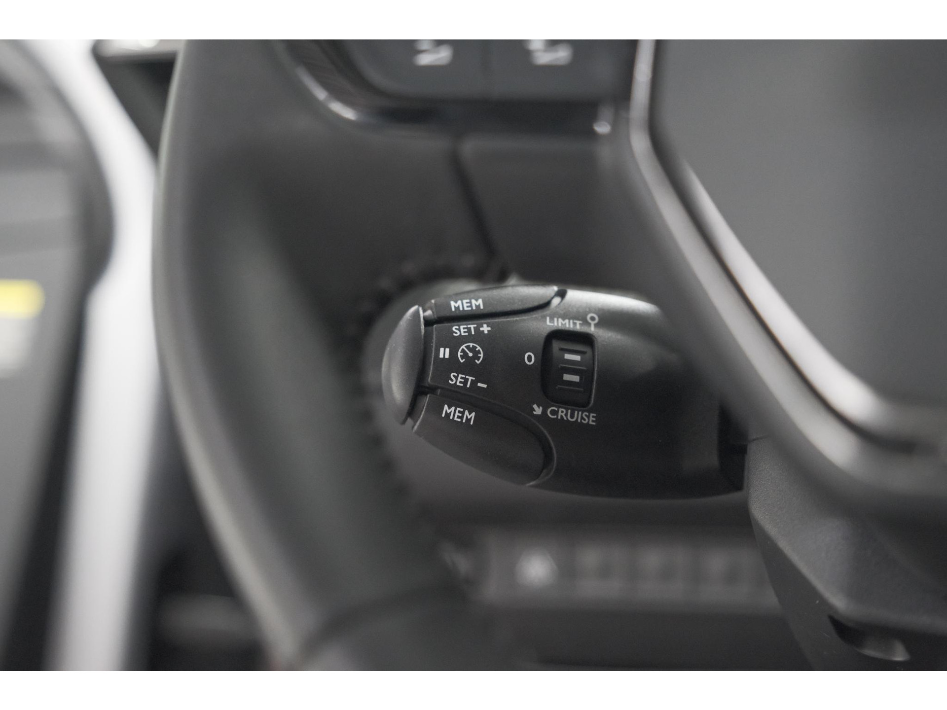 Peugeot 208 PureTech 100 Allure | Navigatie | Parkeersensoren | Apple Carplay